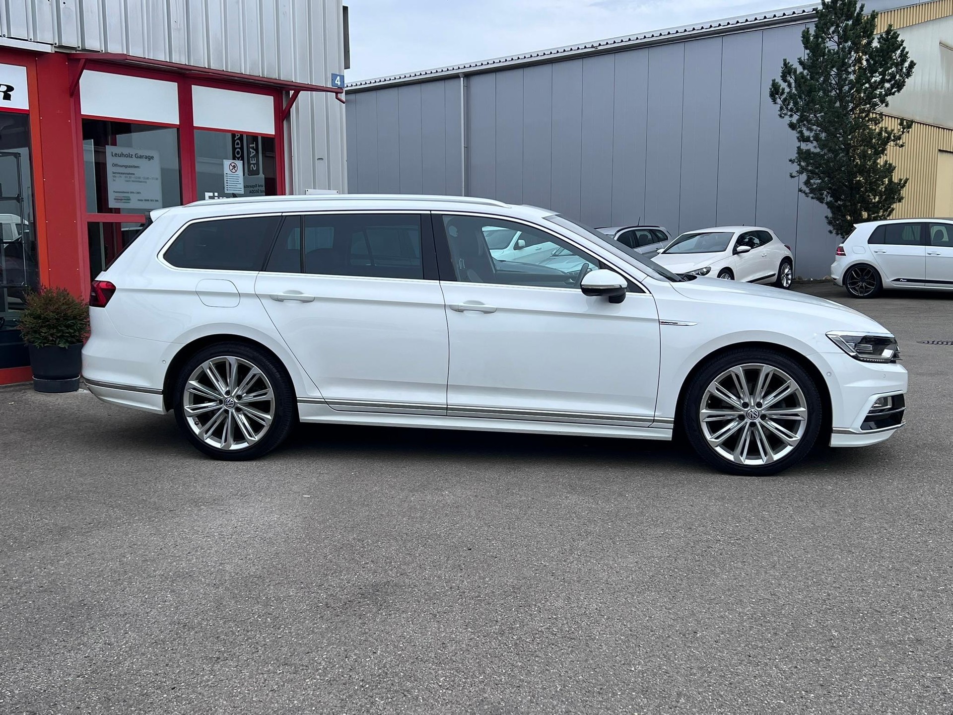 VW Passat Variant 2.0 TDI 190 SCR Highl. DSG 4m-image-1