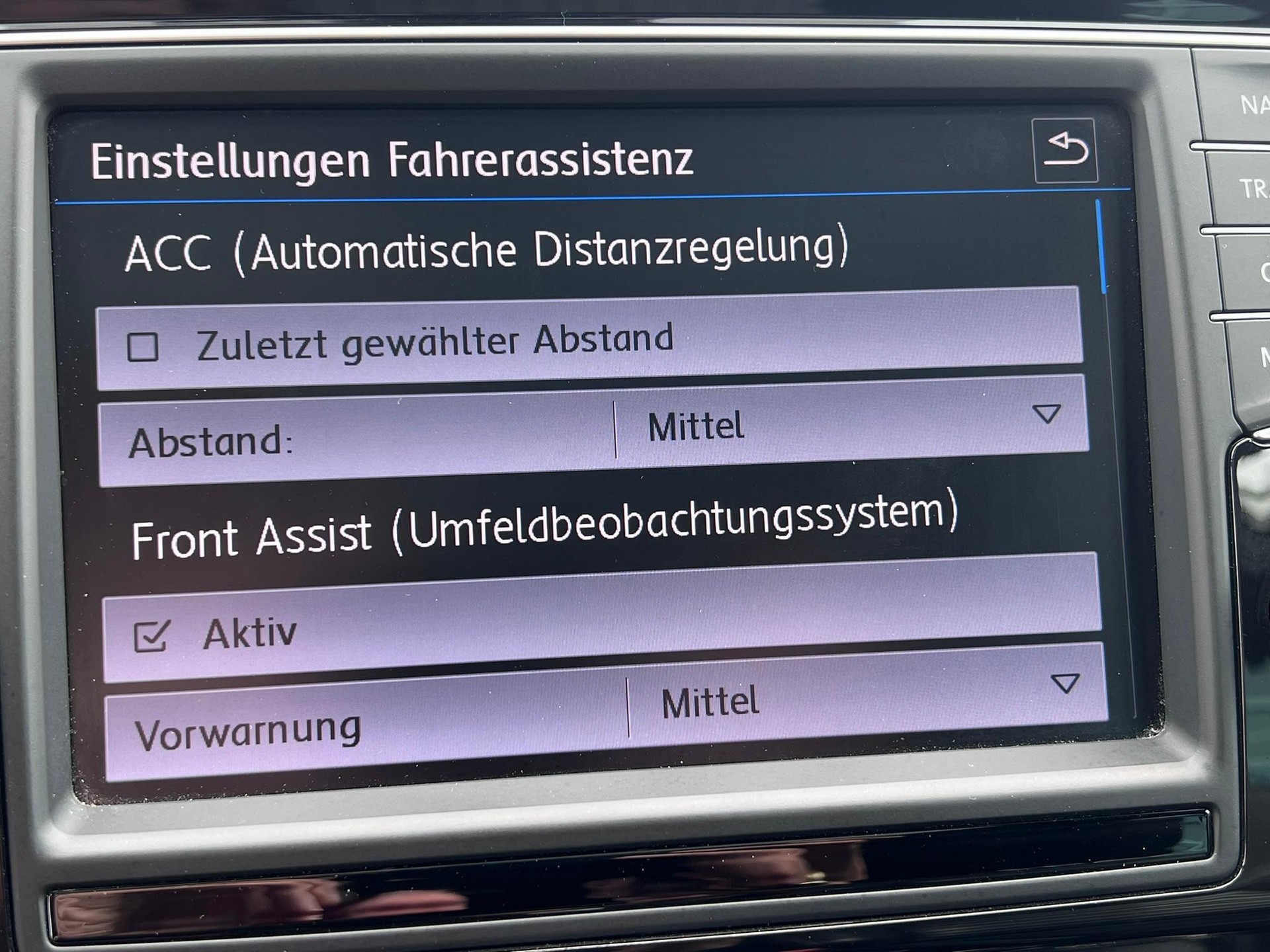 VW Passat Variant 2.0 TDI 190 SCR Highl. DSG 4m-image-22