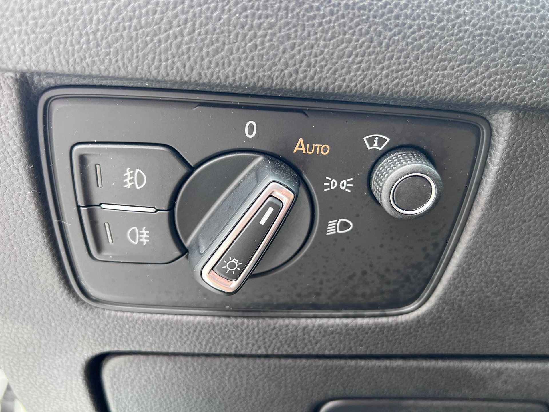 VW Passat Variant 2.0 TDI 190 SCR Highl. DSG 4m-image-19