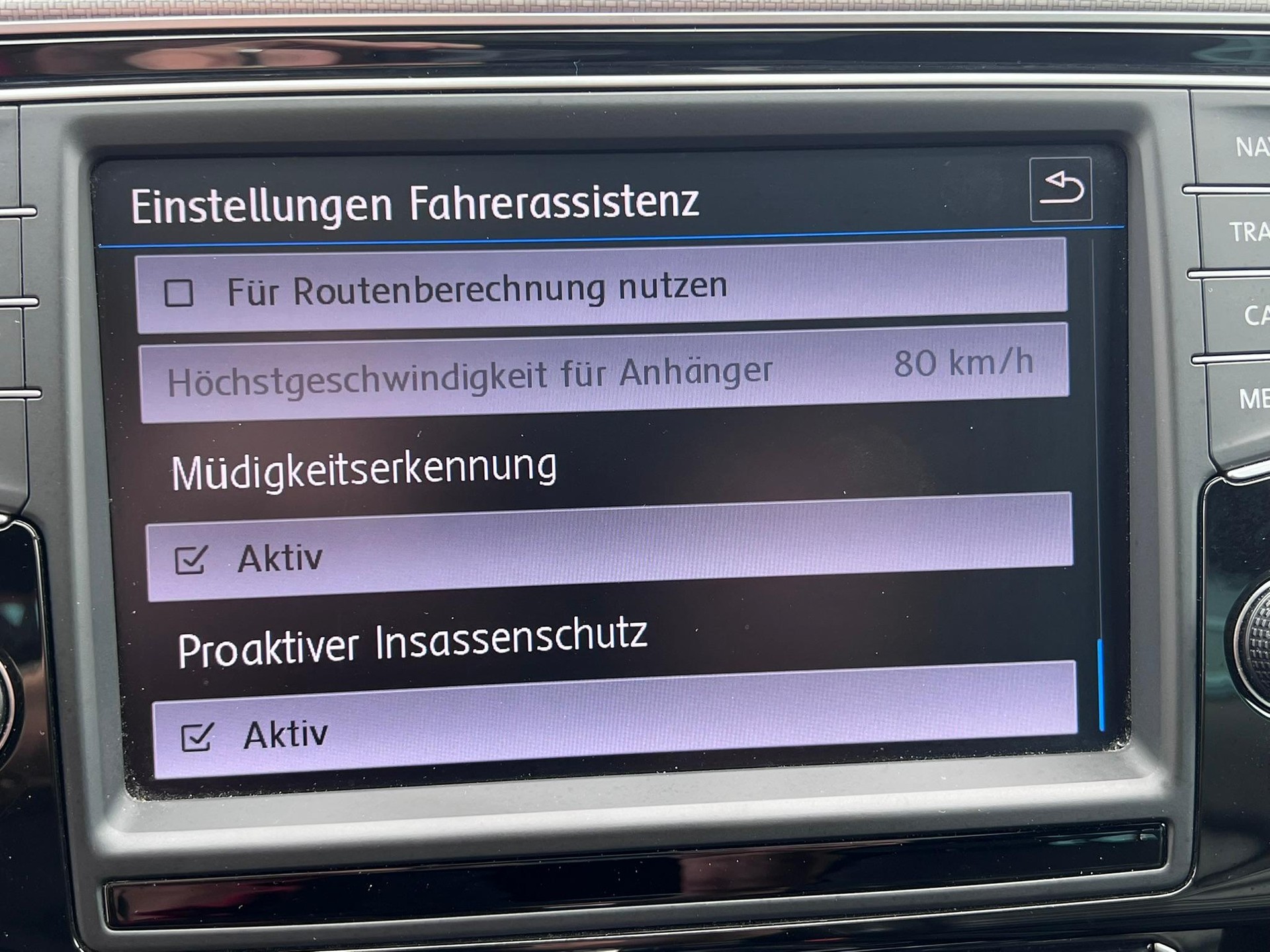 VW Passat Variant 2.0 TDI 190 SCR Highl. DSG 4m-image-26