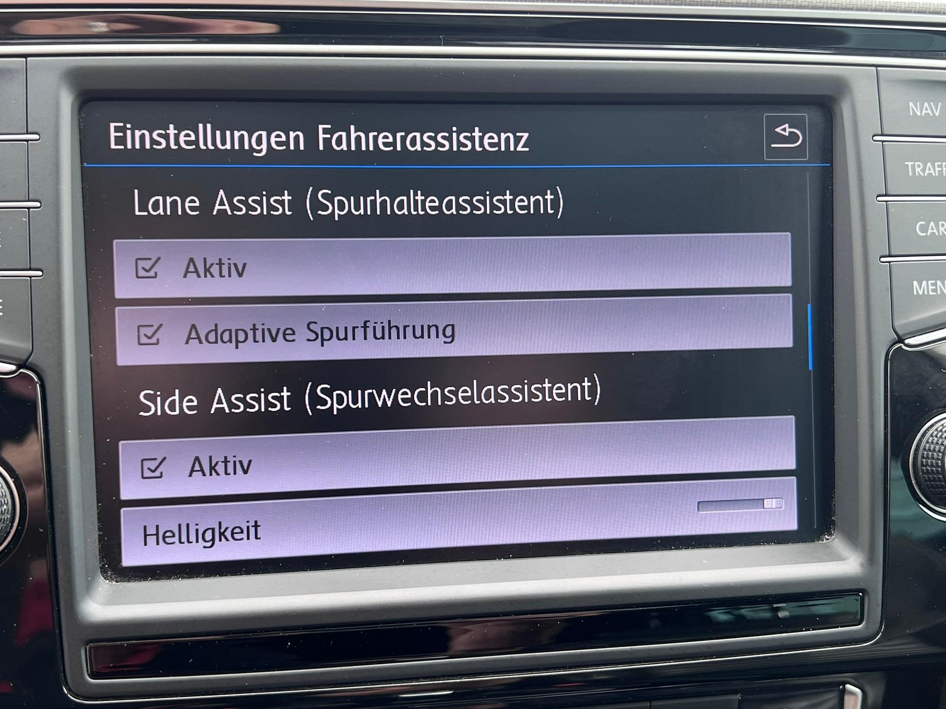 VW Passat Variant 2.0 TDI 190 SCR Highl. DSG 4m-image-24