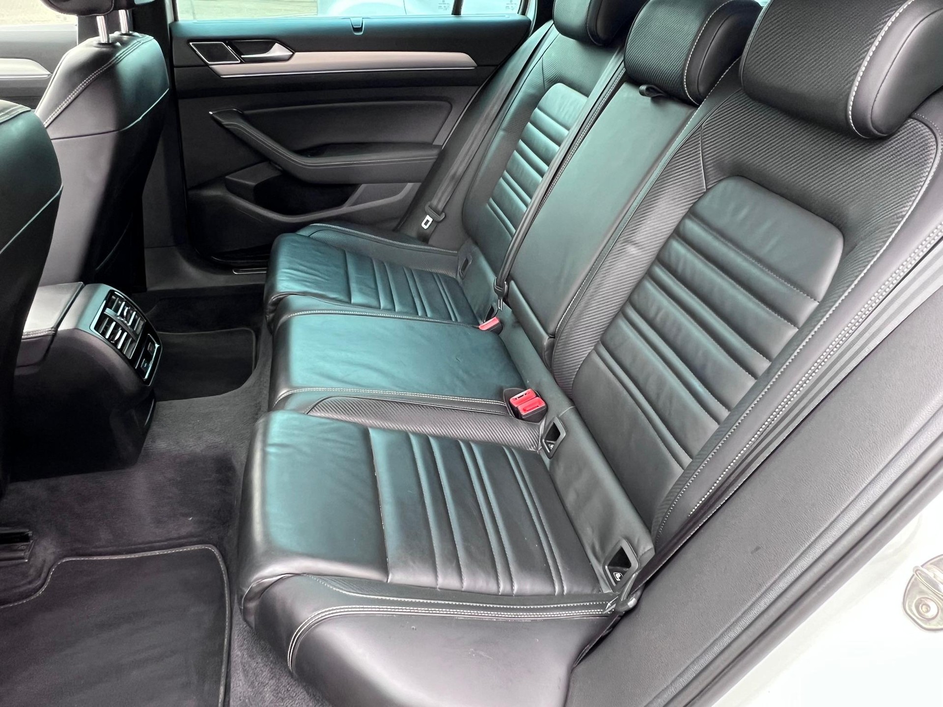 VW Passat Variant 2.0 TDI 190 SCR Highl. DSG 4m-image-6