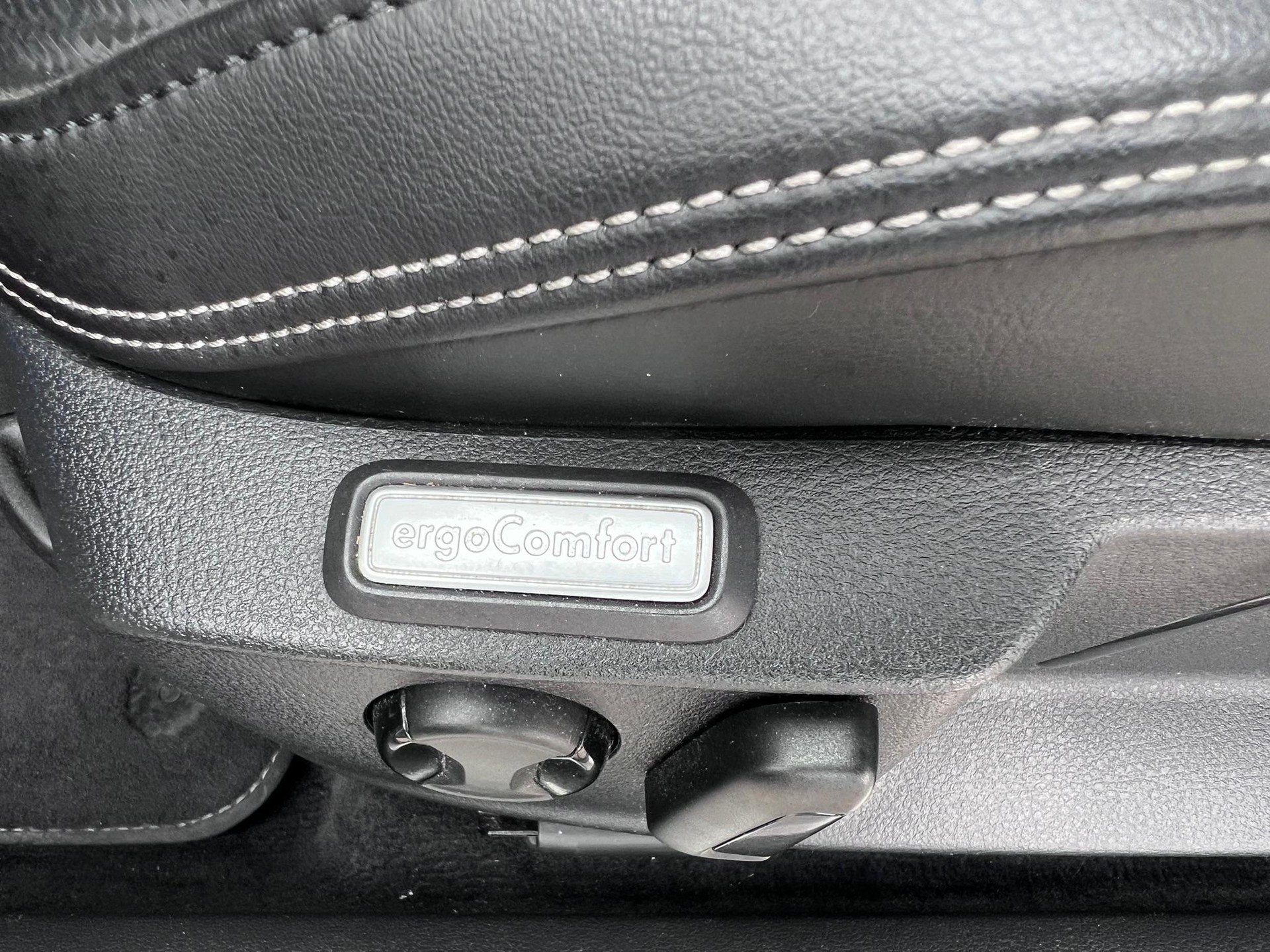 VW Passat Variant 2.0 TDI 190 SCR Highl. DSG 4m-image-11