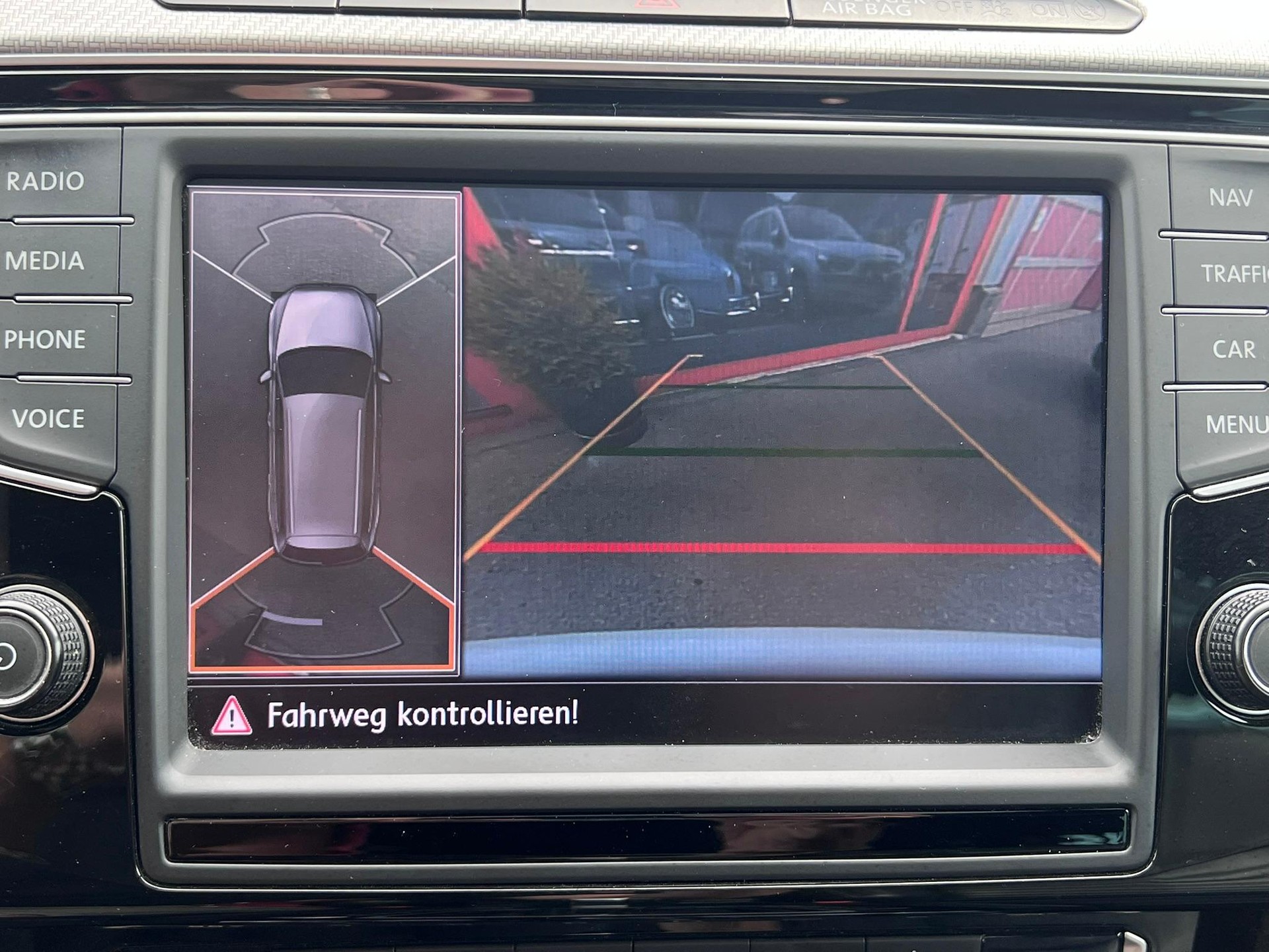 VW Passat Variant 2.0 TDI 190 SCR Highl. DSG 4m-image-27