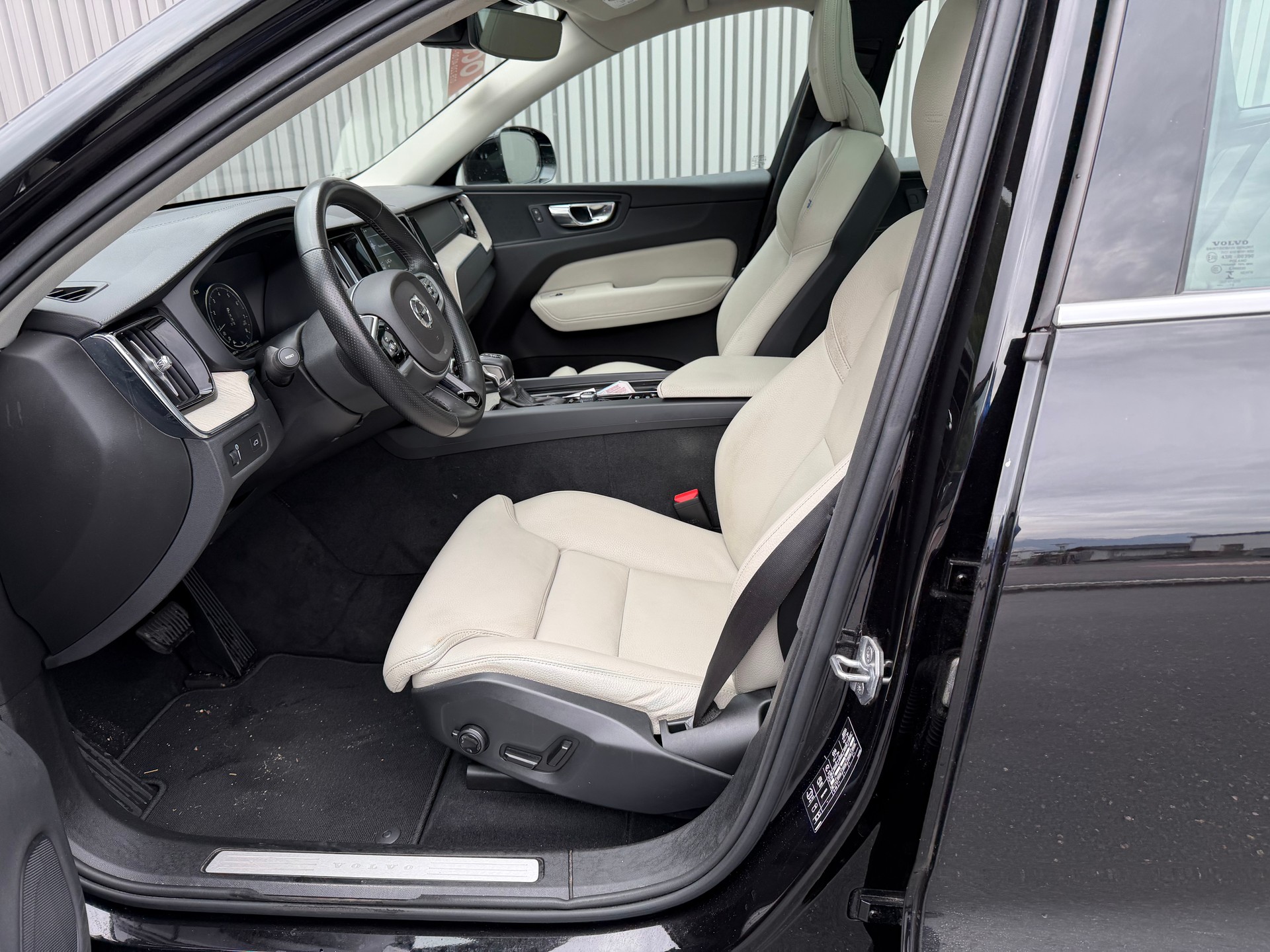 VOLVO XC60 T5 AWD Inscription Geartronic-image-10