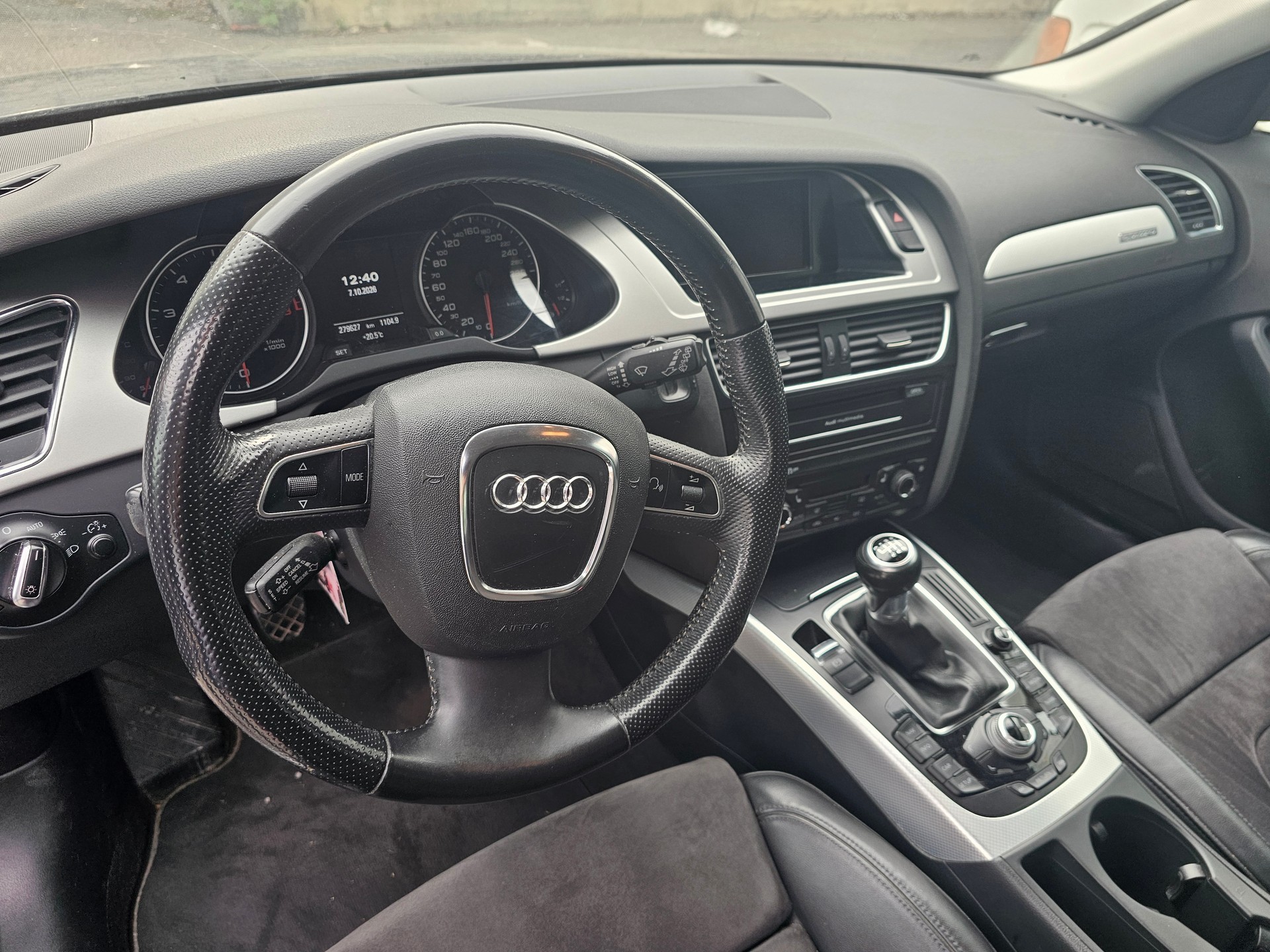 AUDI A4 Avant 1.8 TFSI Snow quattro-image-7