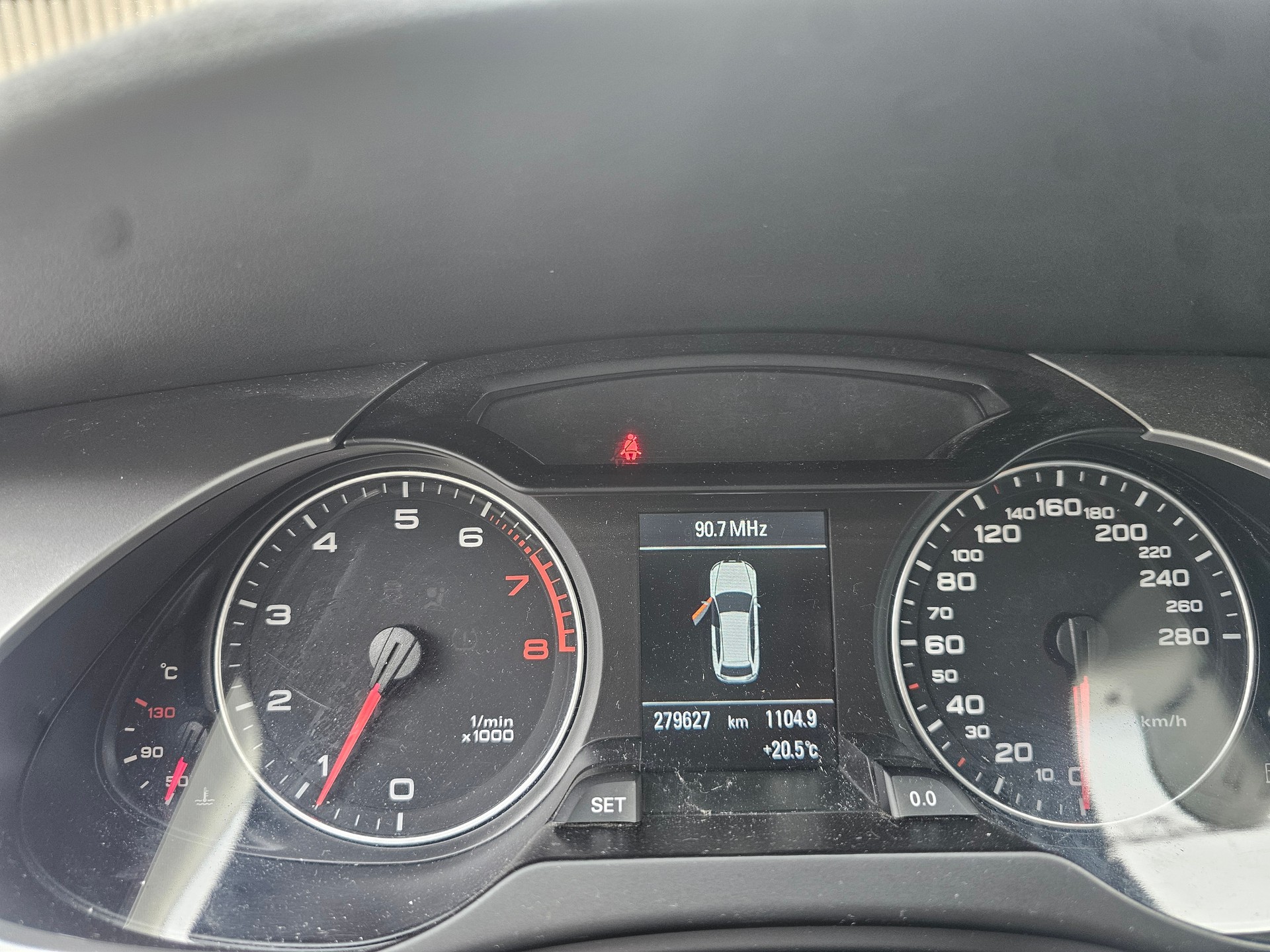 AUDI A4 Avant 1.8 TFSI Snow quattro-image-9