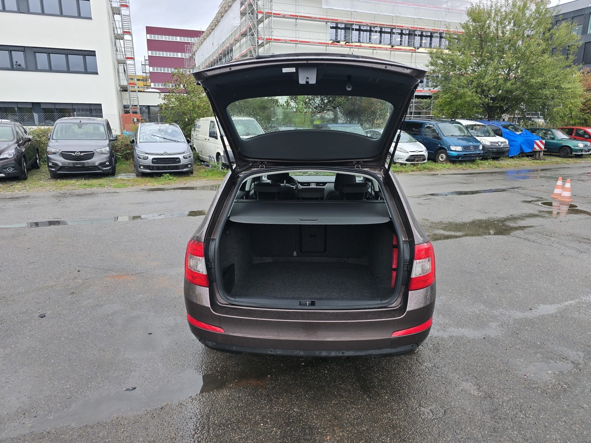 SKODA Octavia Combi 1.6 TDI Ambition DSG-image-8