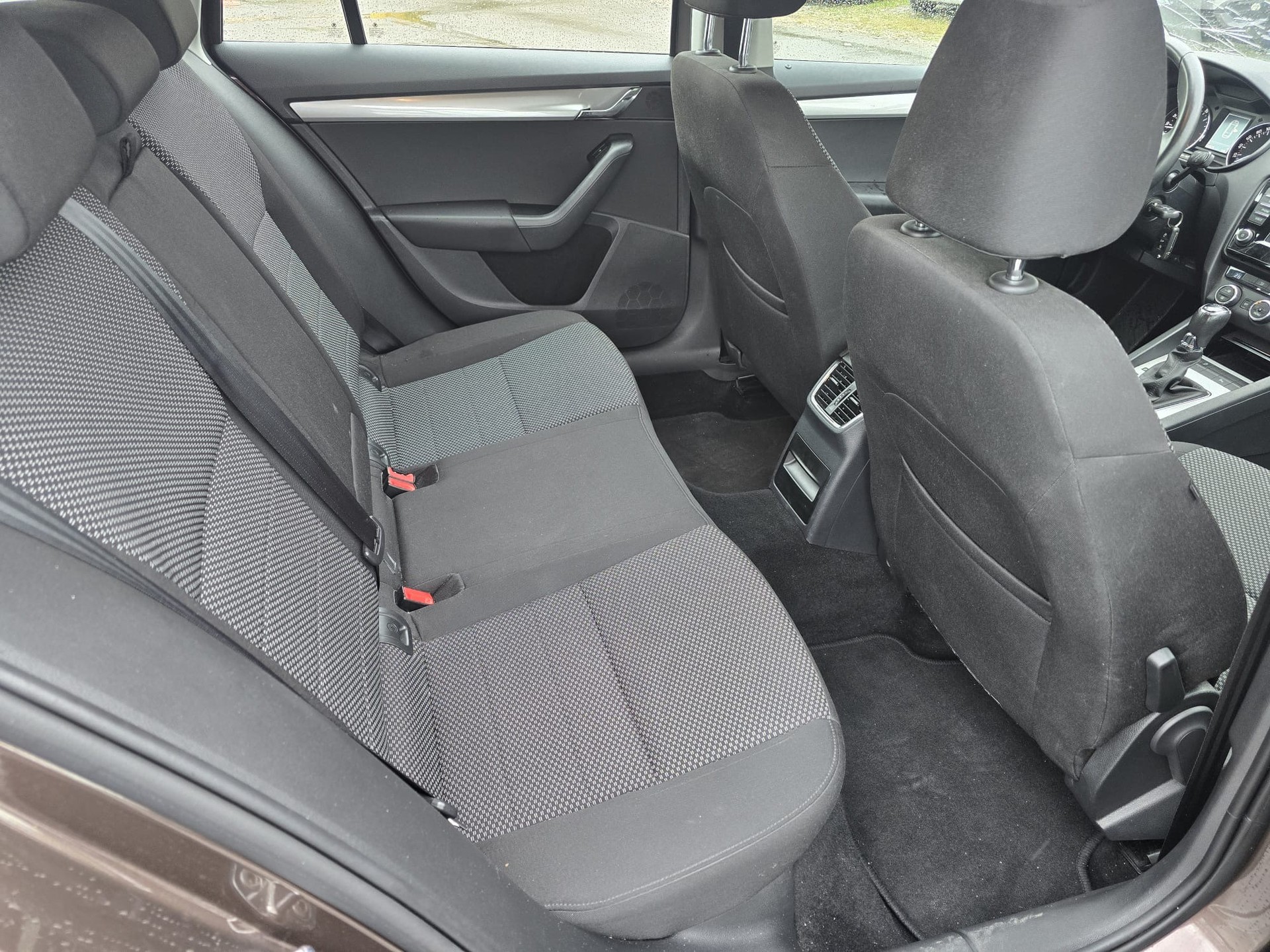 SKODA Octavia Combi 1.6 TDI Ambition DSG-image-11
