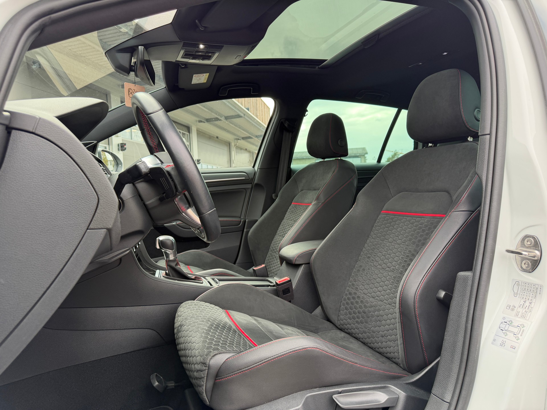 VW Golf 2.0 TSI GTI Performance DSG-image-5