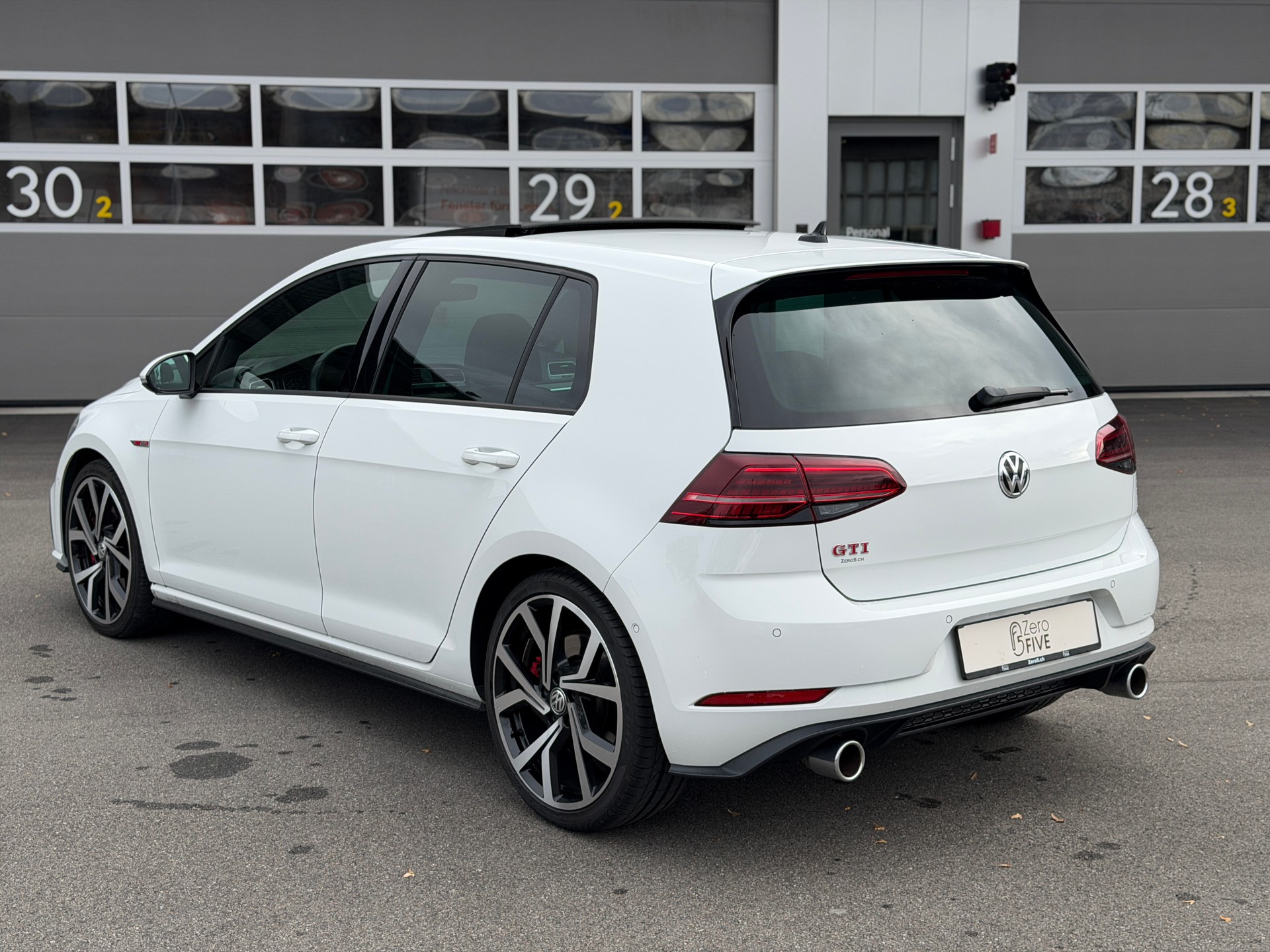 VW Golf 2.0 TSI GTI Performance DSG-image-3