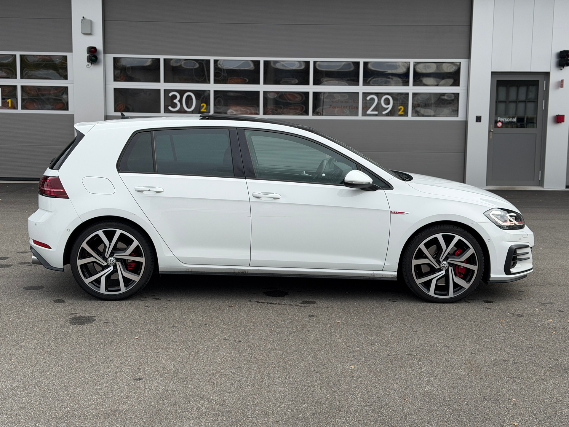 VW Golf 2.0 TSI GTI Performance DSG-image-2