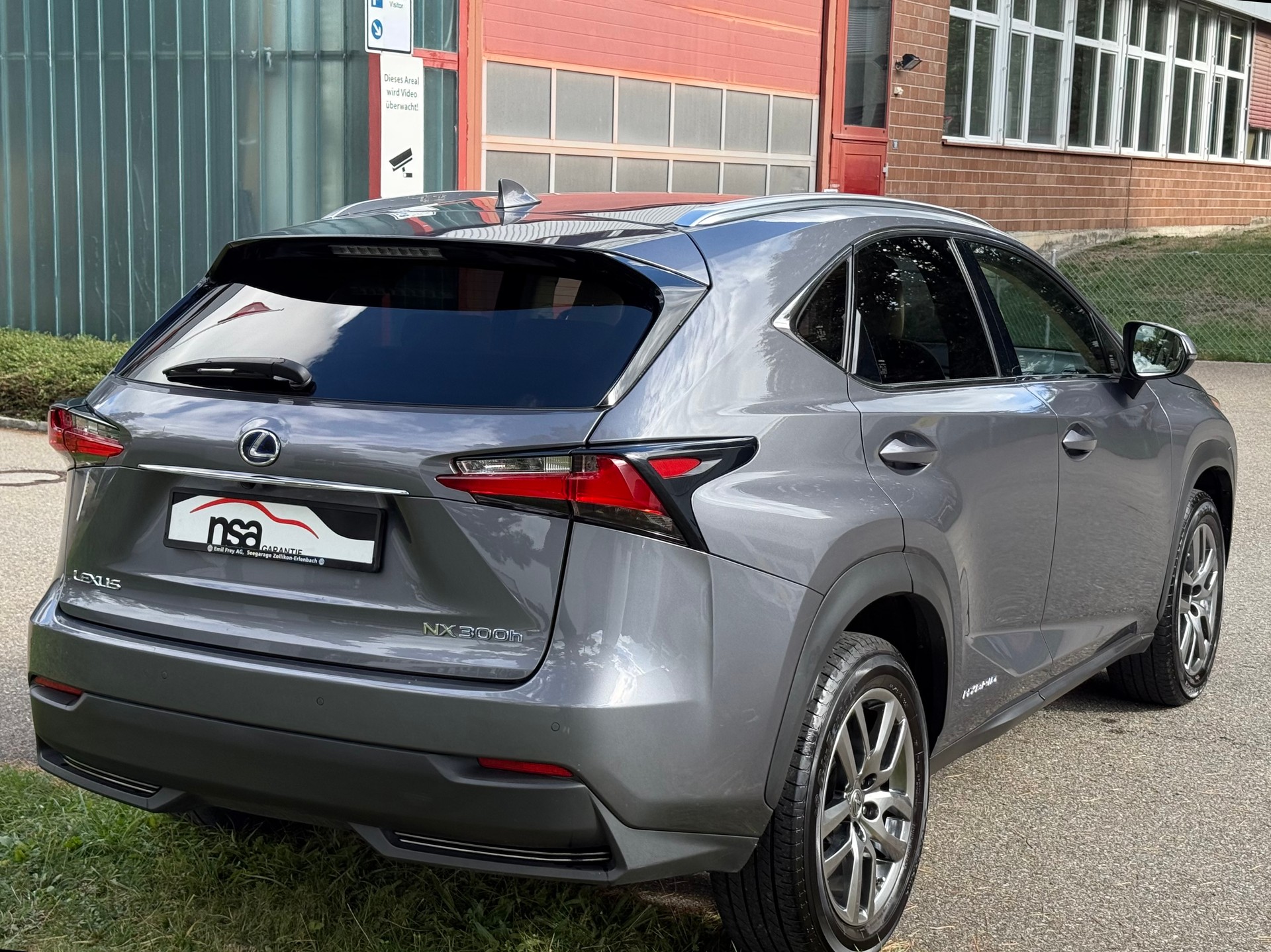 LEXUS NX 300h excellence E-Four Automatic-image-5