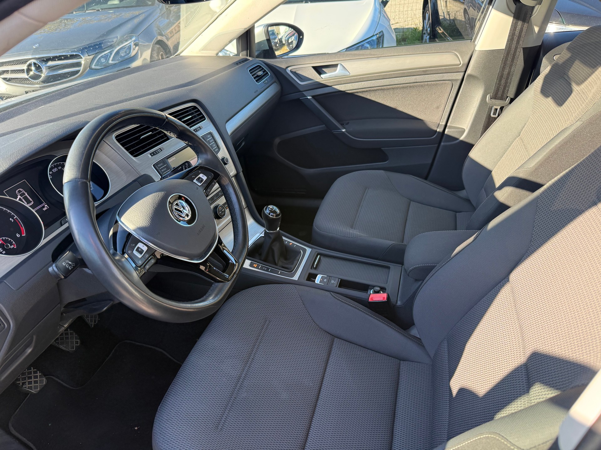VW Golf 1.6 TDI Comfortline-image-8