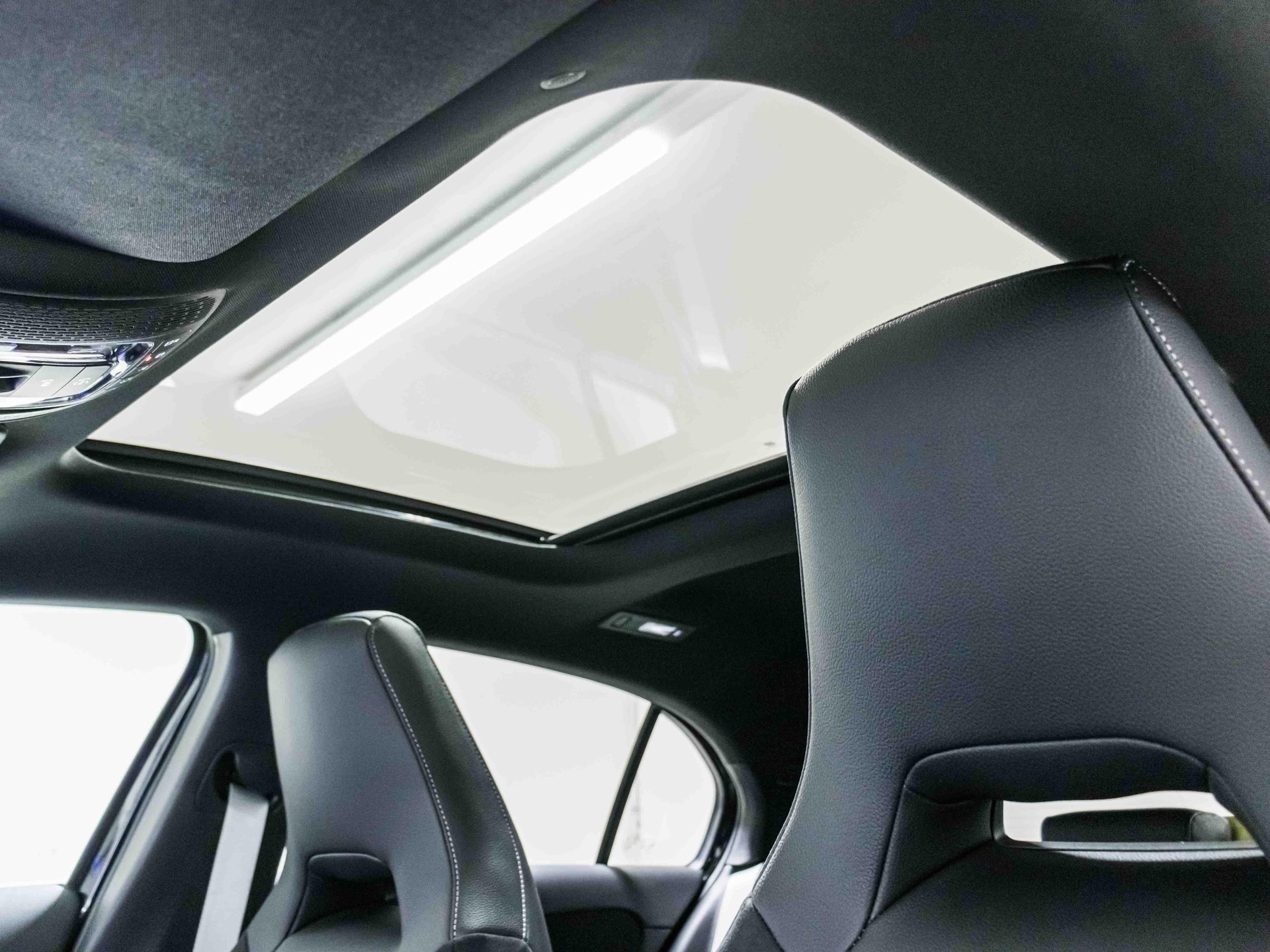 MERCEDES-BENZ A 220 d-image-8