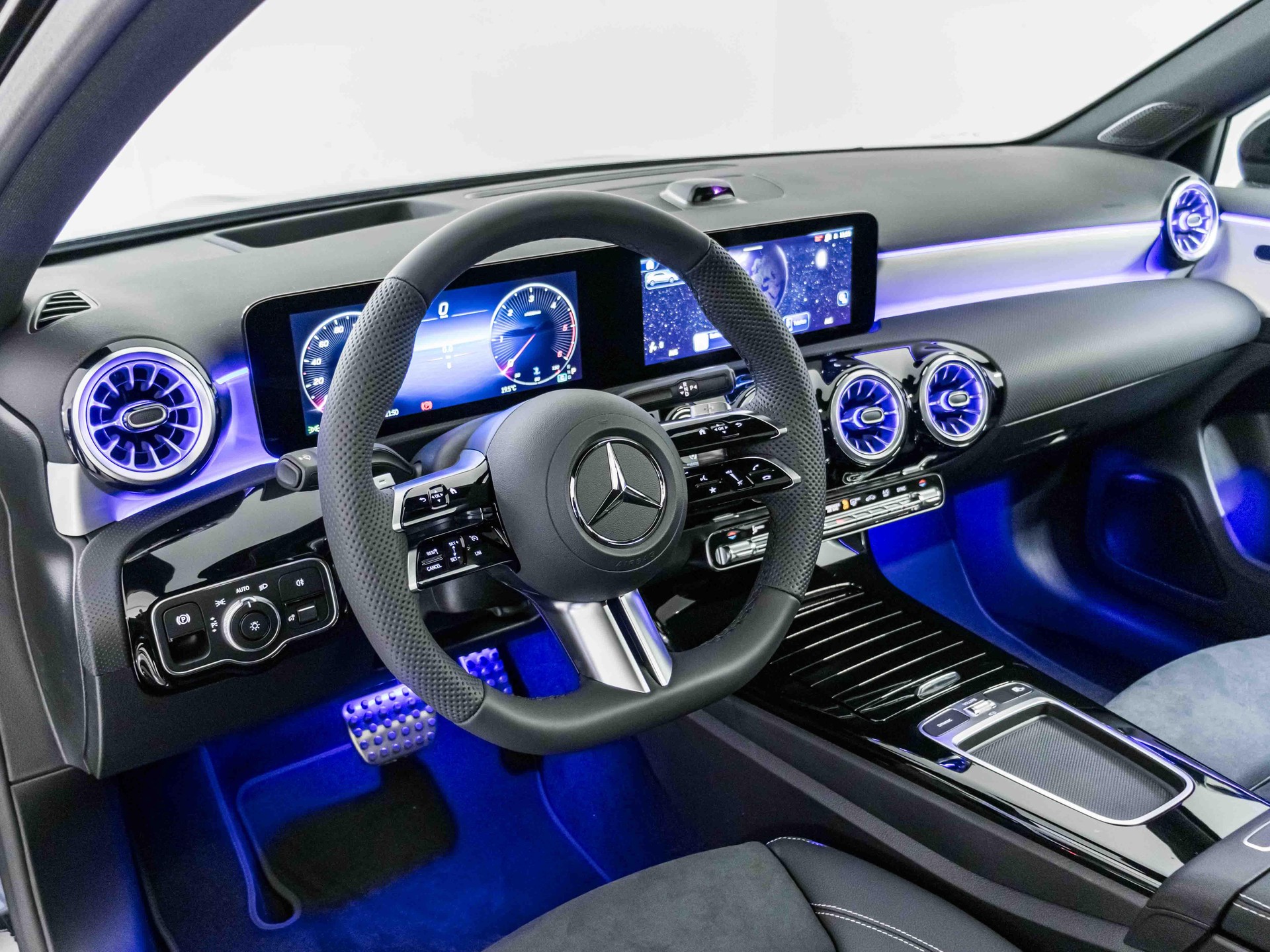 MERCEDES-BENZ A 220 d-image-9