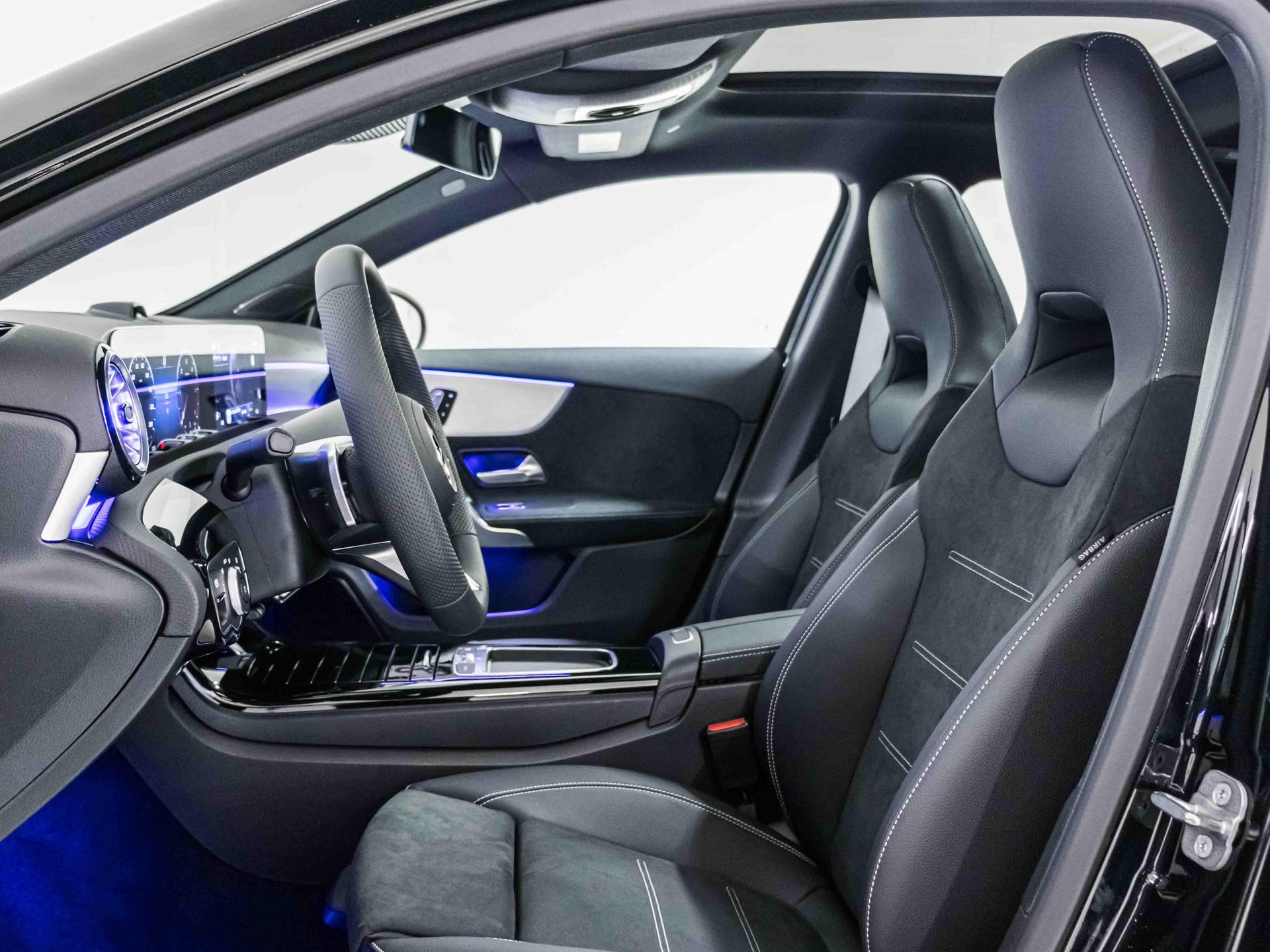 MERCEDES-BENZ A 220 d-image-6