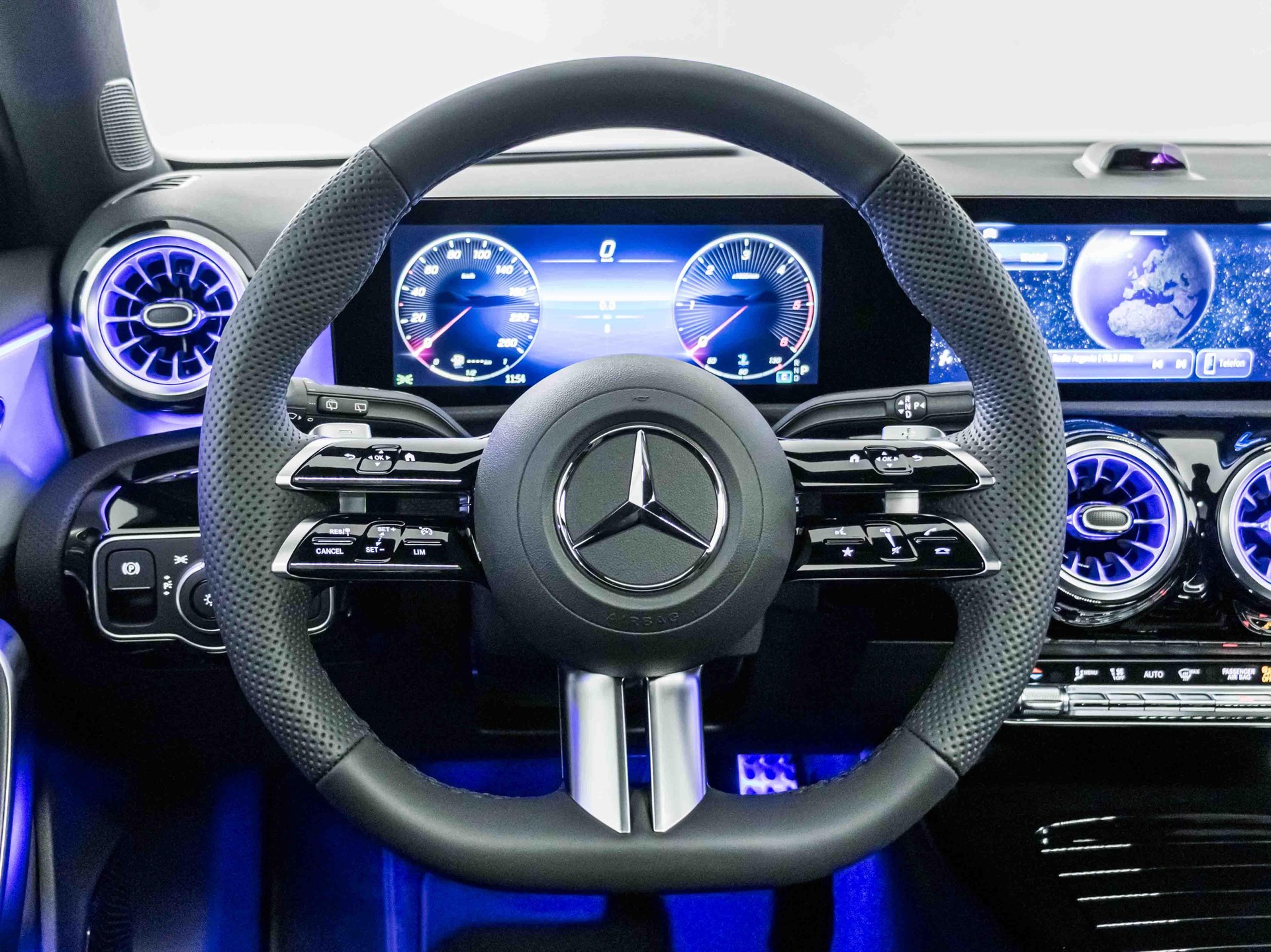 MERCEDES-BENZ A 220 d-image-10