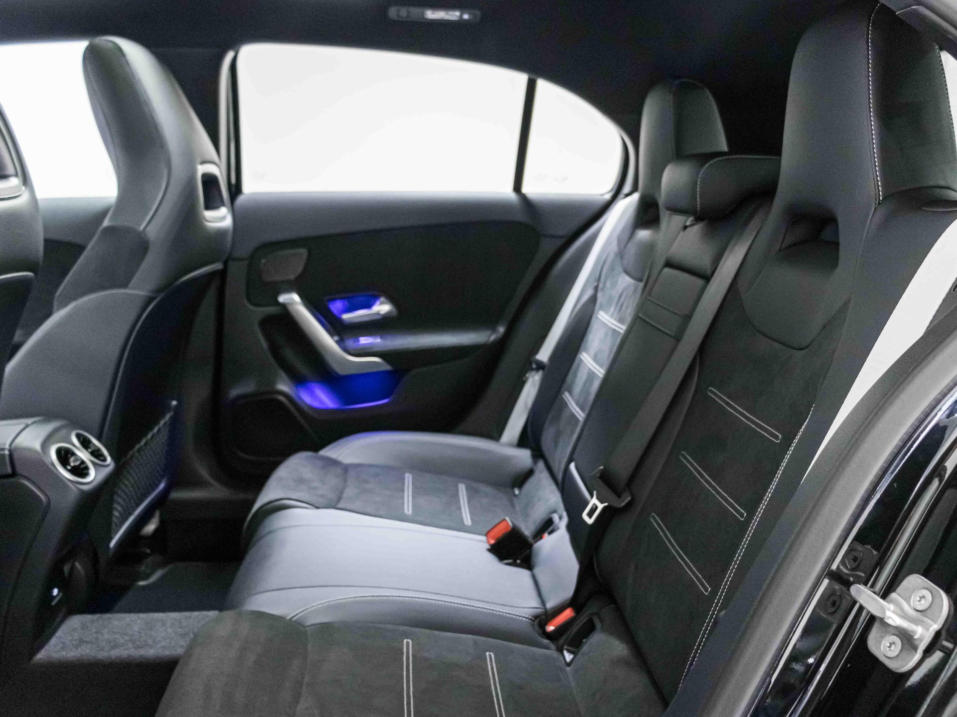 MERCEDES-BENZ A 220 d-image-7