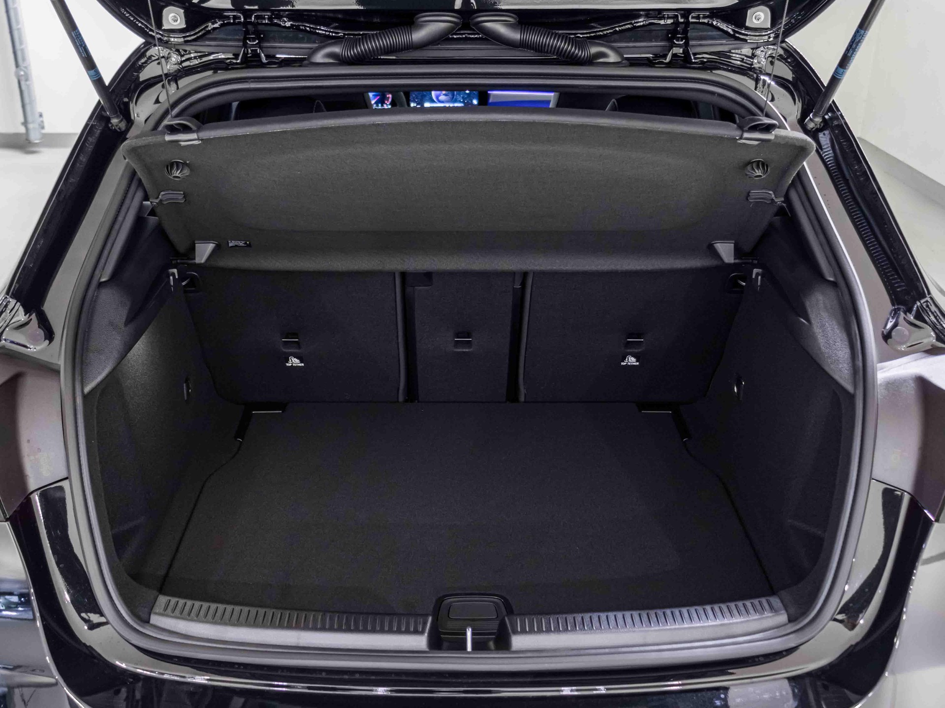 MERCEDES-BENZ A 220 d-image-13