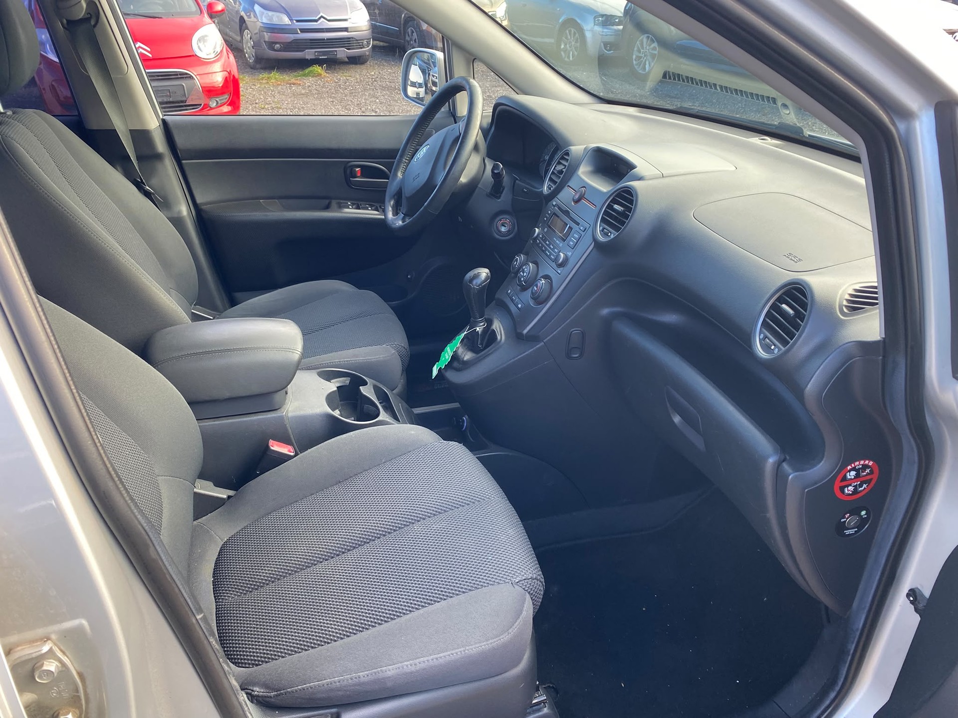 KIA Carens 2.0 CVVT Classic-image-10