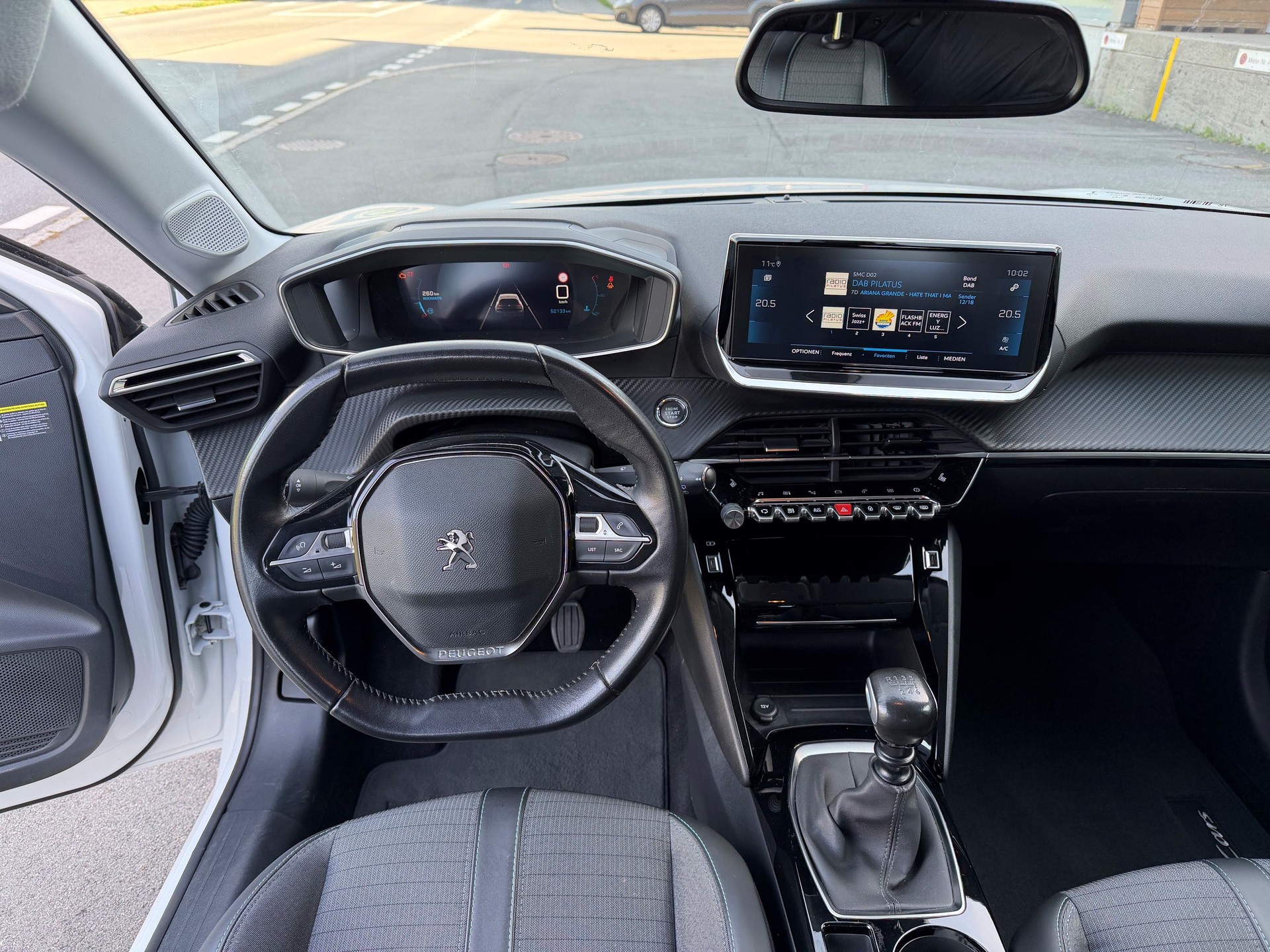 PEUGEOT 208 1.2 PureTech Allure-image-8