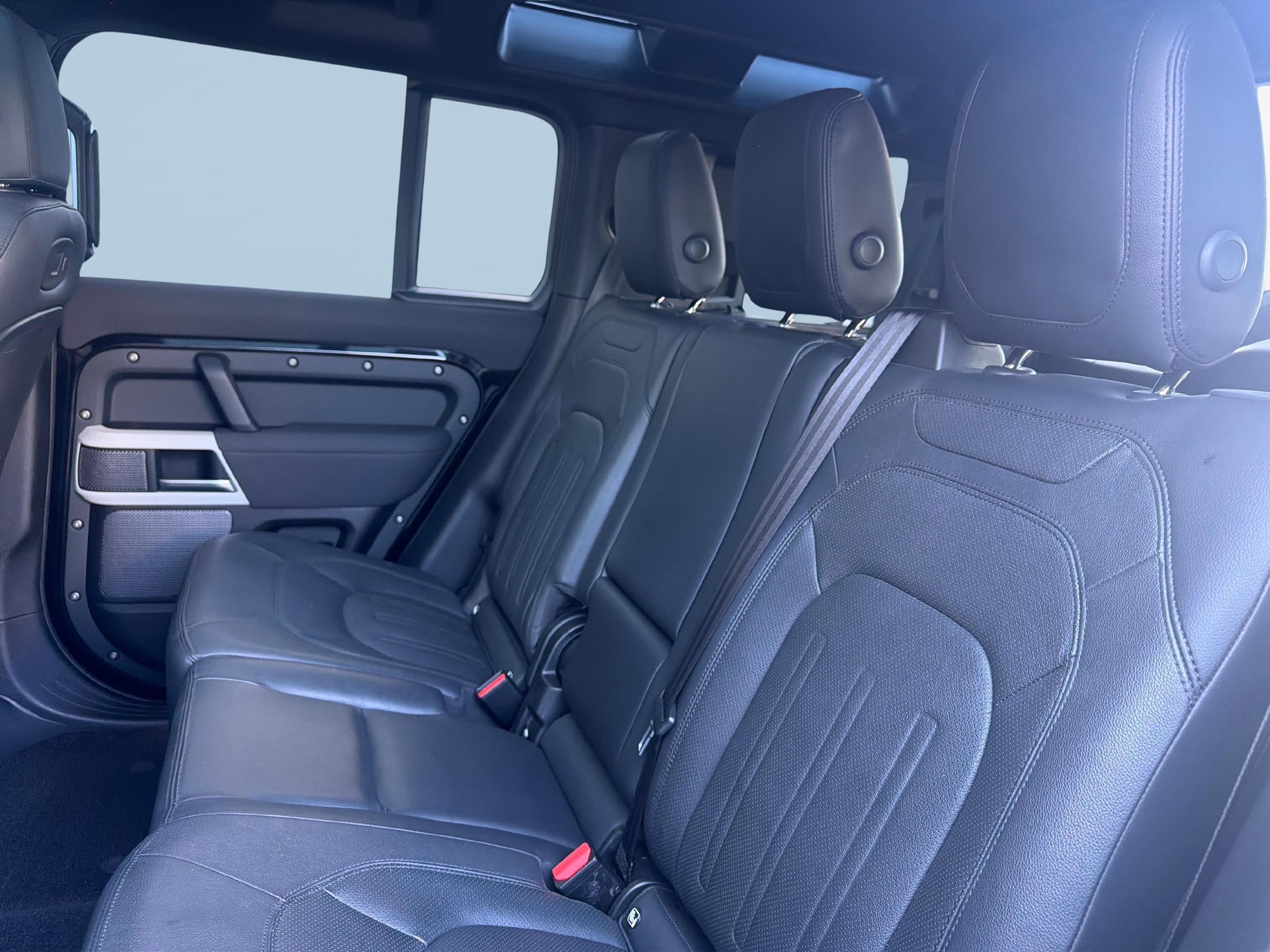 LAND ROVER Defender 110 3.0 D I6 250 SE-image-17