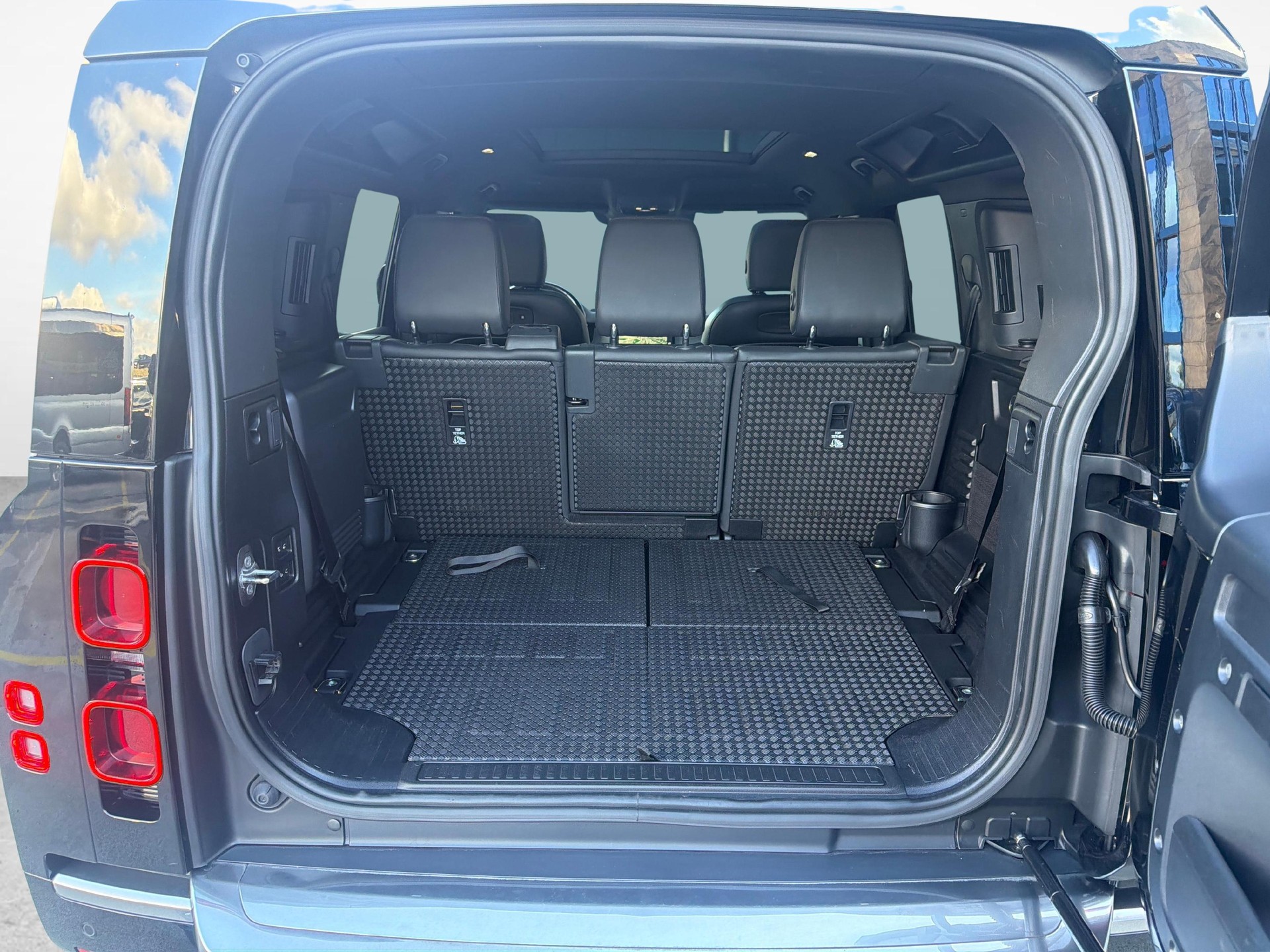 LAND ROVER Defender 110 3.0 D I6 250 SE-image-18