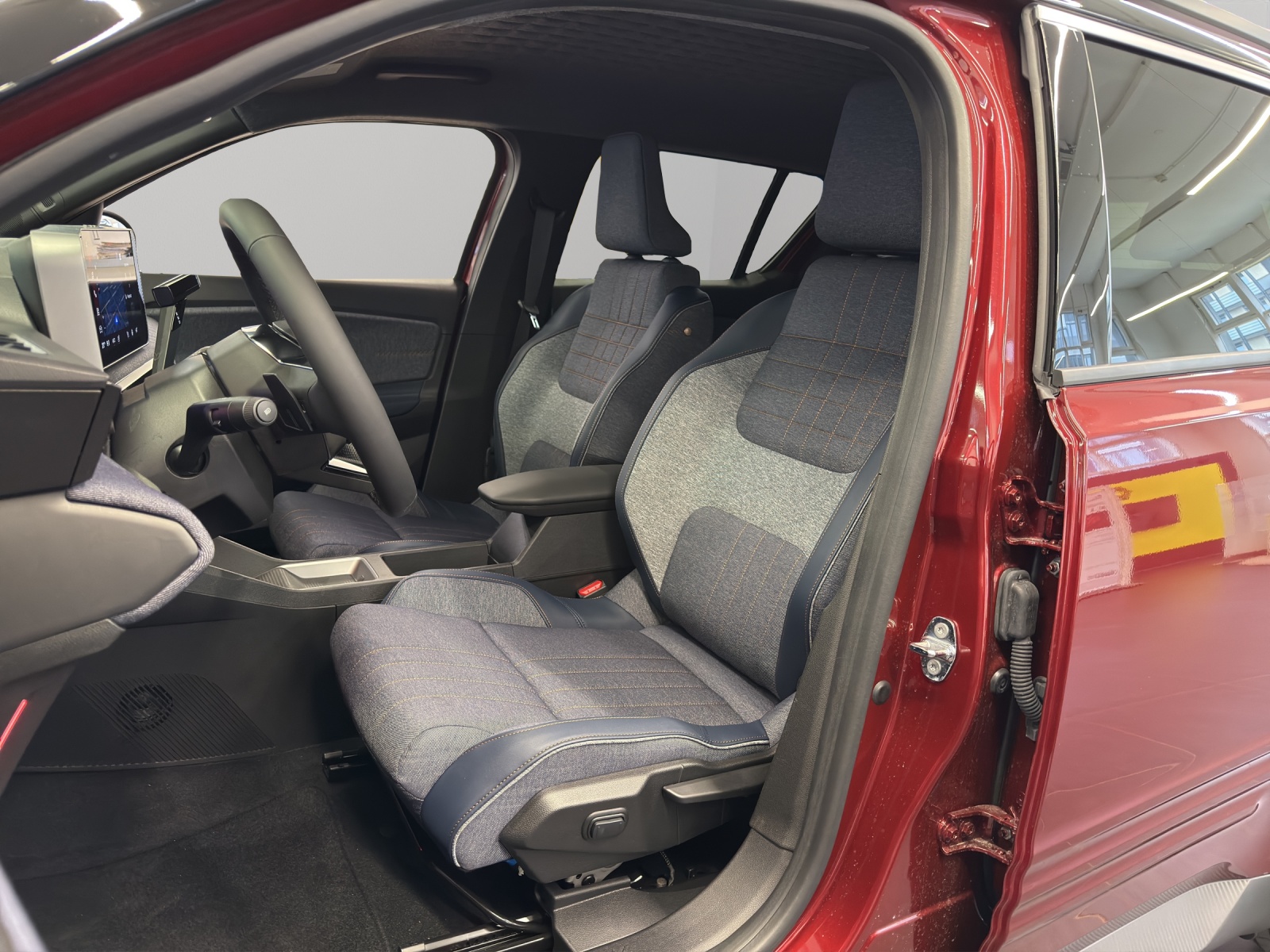 RENAULT Renault 4 E-Tech Techno Comfort Range-image-3