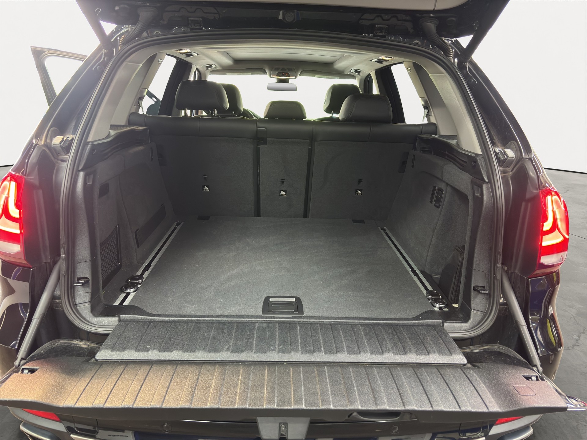 BMW X5 xDrive 35i Steptronic-image-21