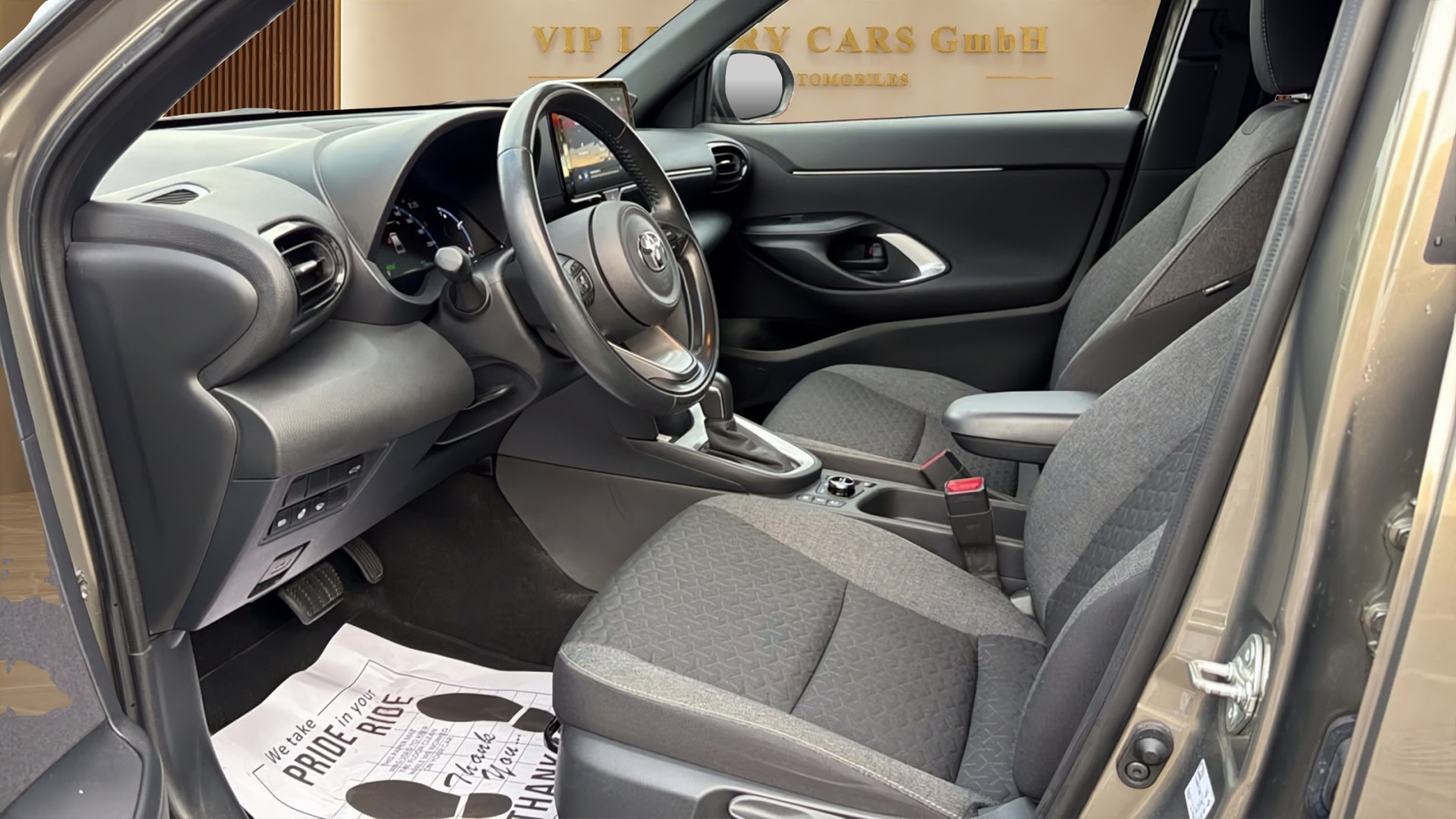 TOYOTA Yaris Cross 1.5 Premiere Edition e-CVT AWDi-image-9