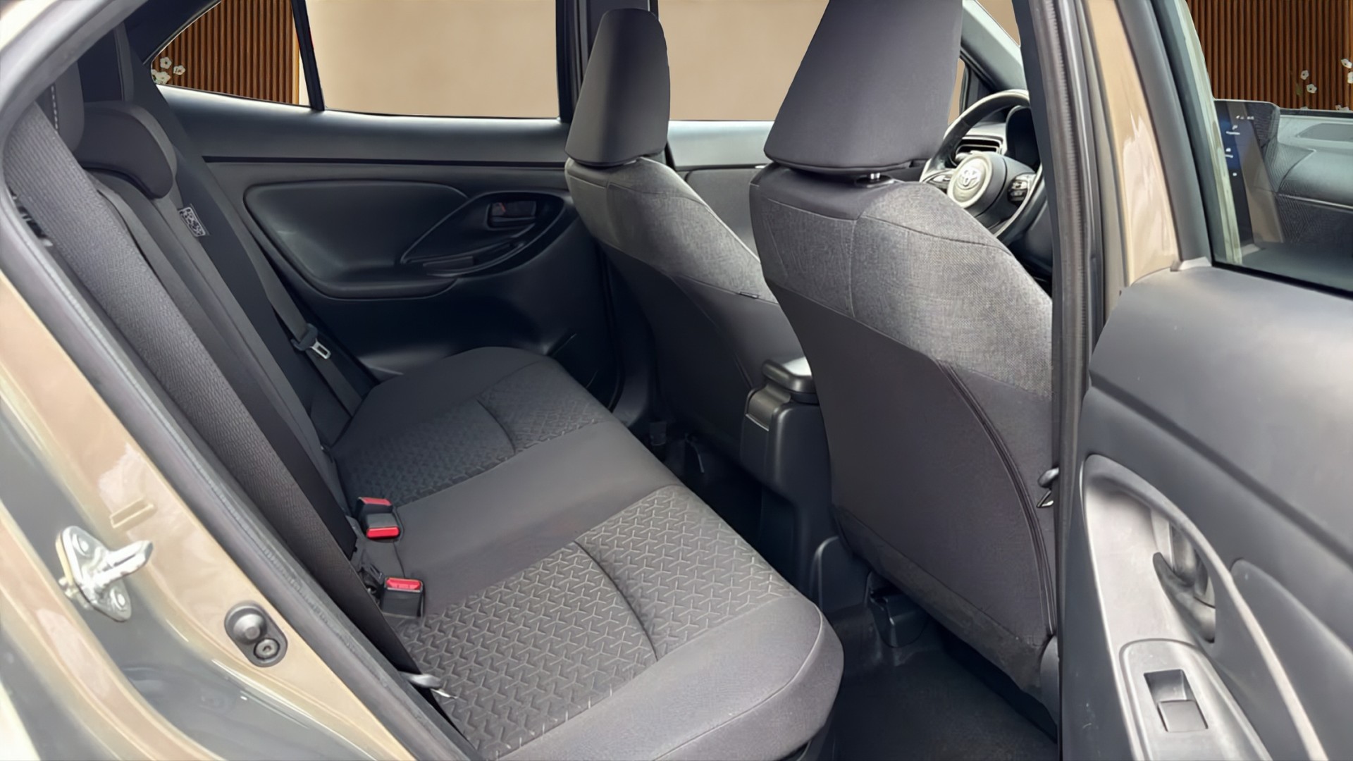 TOYOTA Yaris Cross 1.5 Premiere Edition e-CVT AWDi-image-11