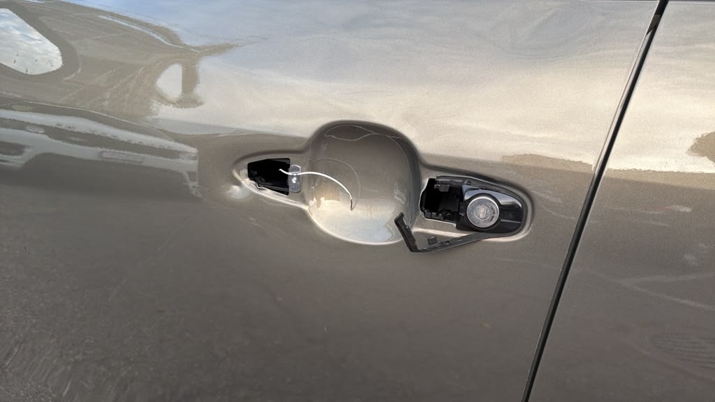 TOYOTA Yaris Cross 1.5 Premiere Edition e-CVT AWDi-image-17