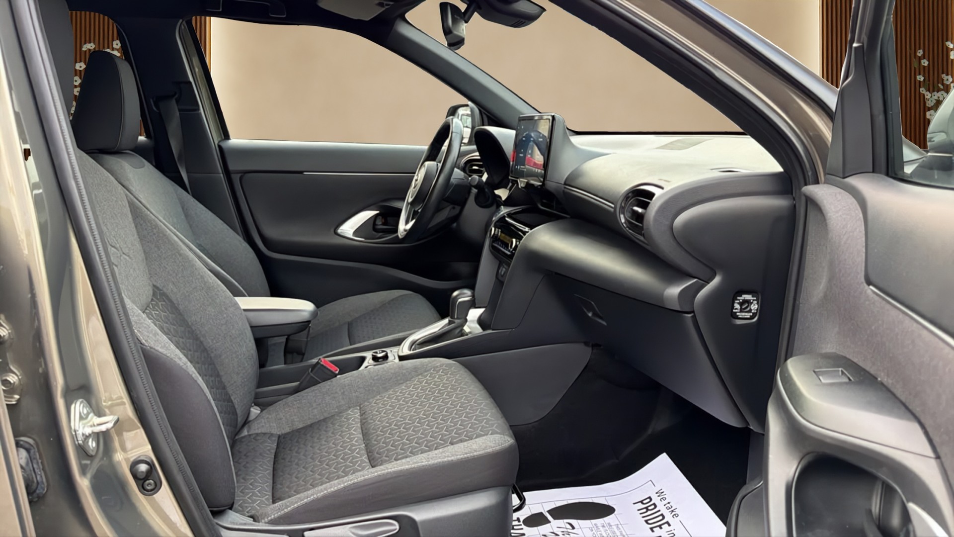 TOYOTA Yaris Cross 1.5 Premiere Edition e-CVT AWDi-image-10