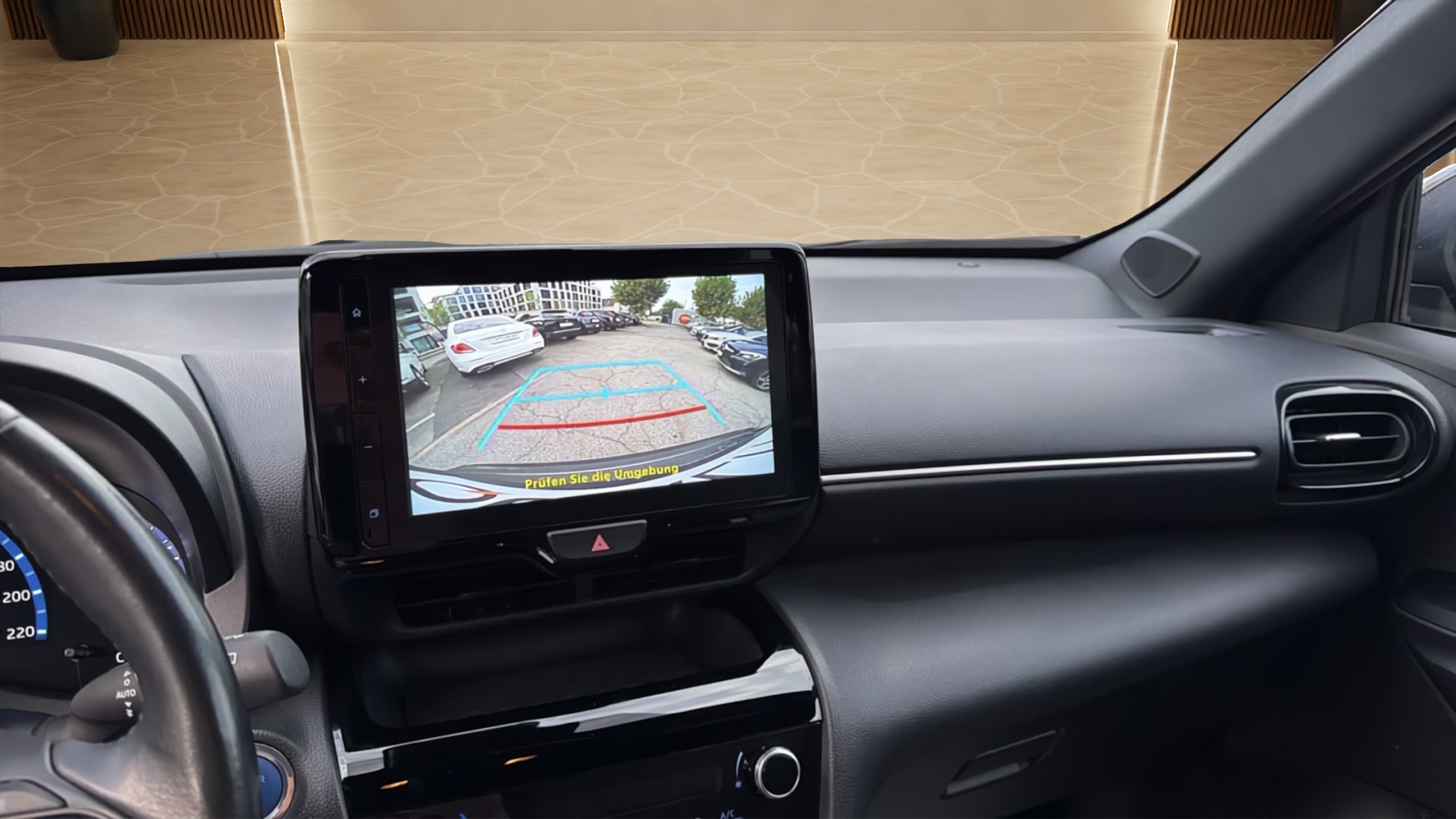 TOYOTA Yaris Cross 1.5 Premiere Edition e-CVT AWDi-image-13