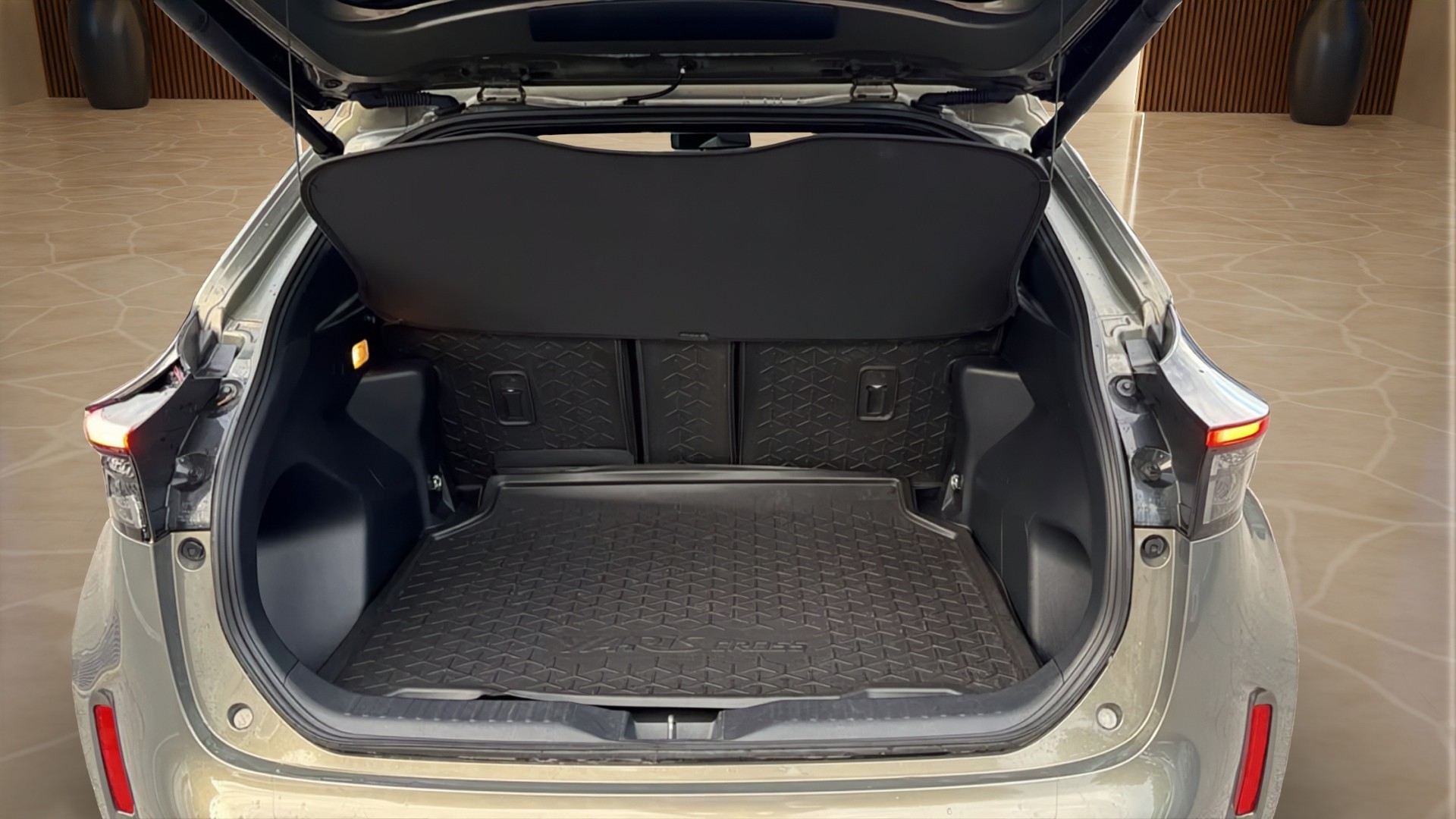 TOYOTA Yaris Cross 1.5 Premiere Edition e-CVT AWDi-image-15