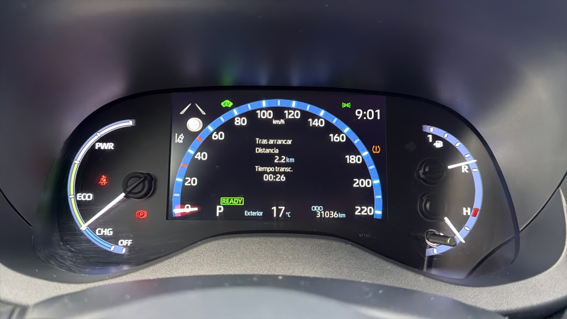 TOYOTA Yaris Cross 1.5 Premiere Edition e-CVT AWDi-image-12