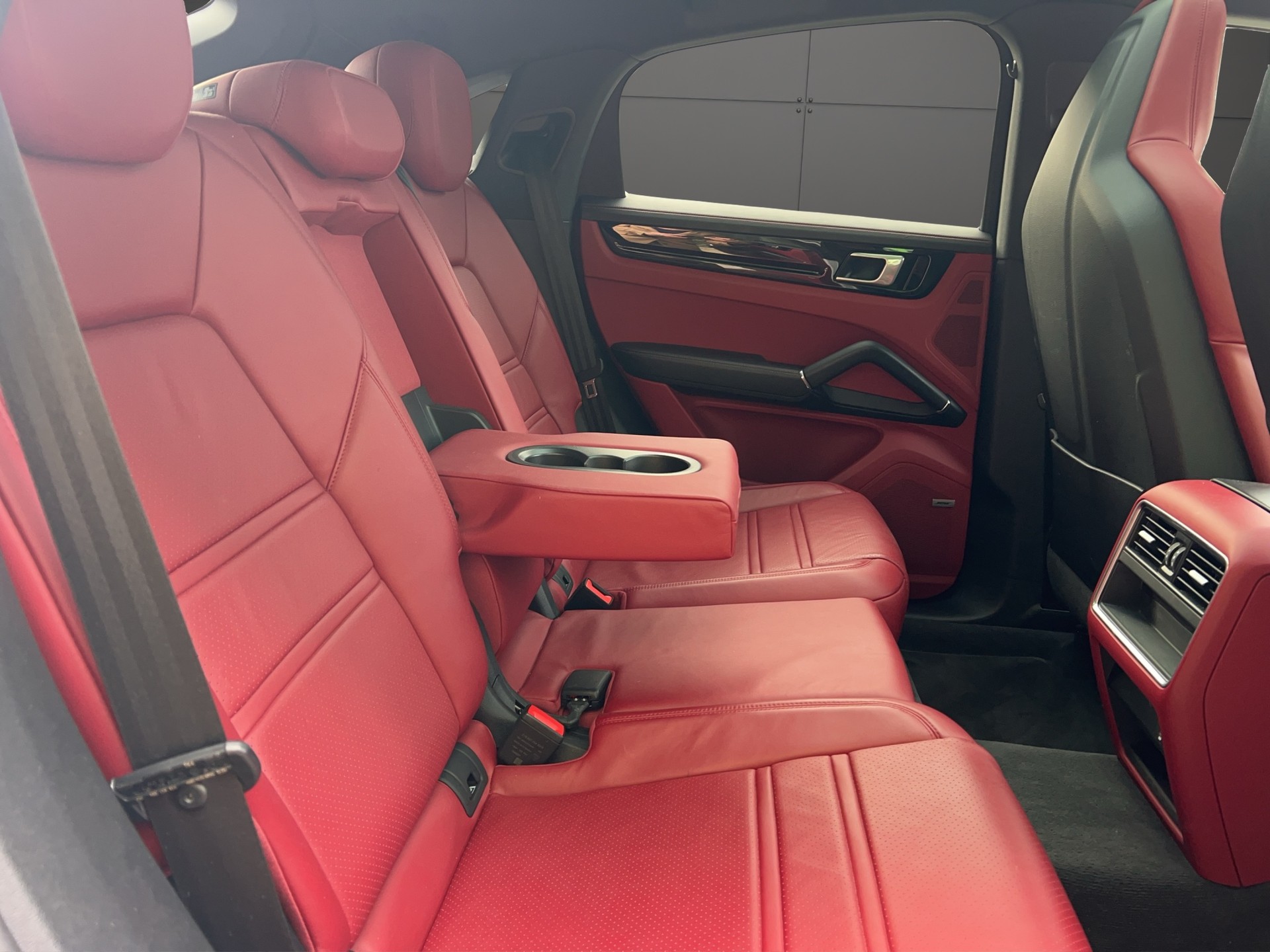 PORSCHE Cayenne S Coupé-image-19