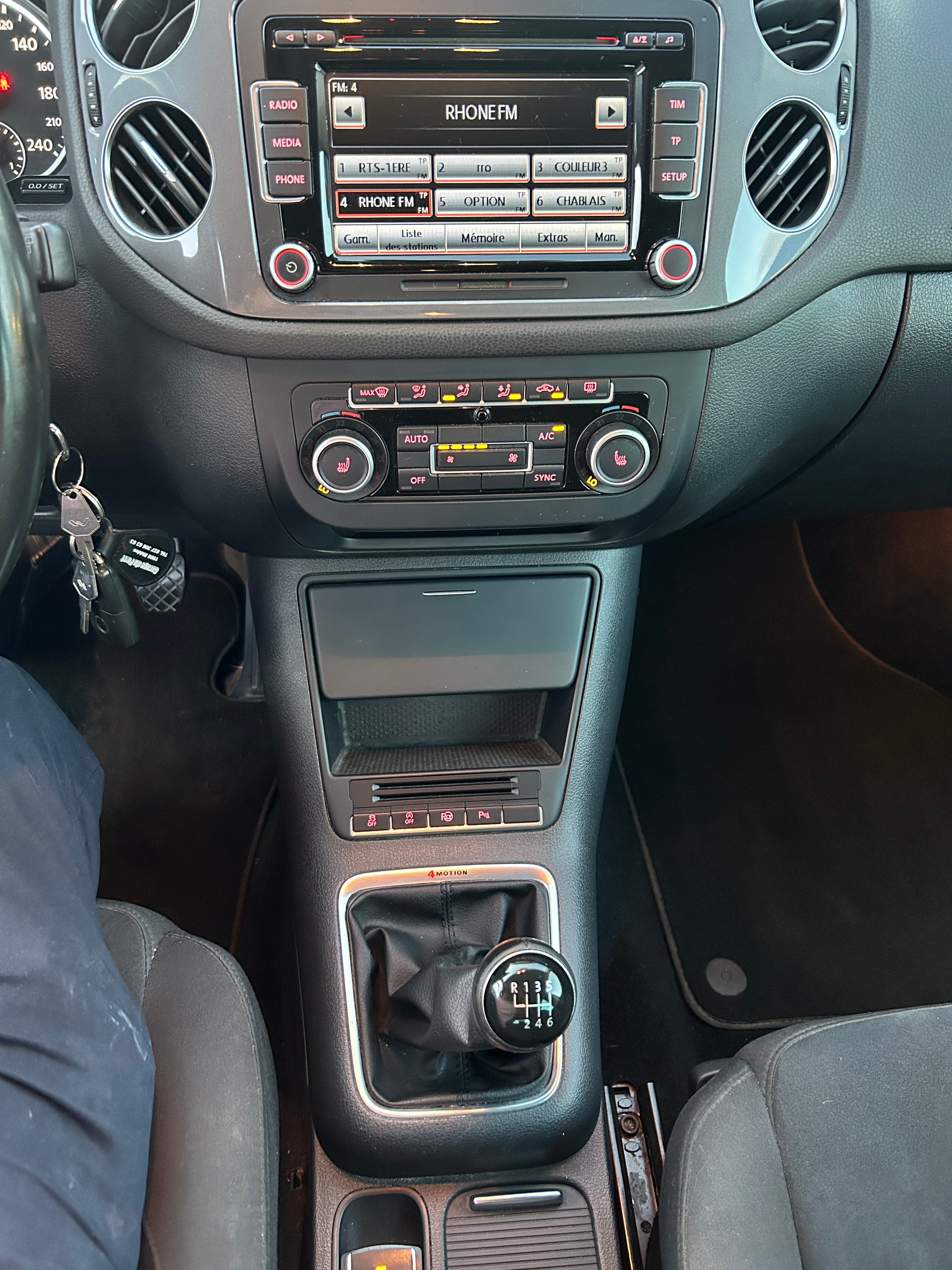 VW Tiguan 2.0 TDI BlueMotion Sport&Style 4Motion-image-12