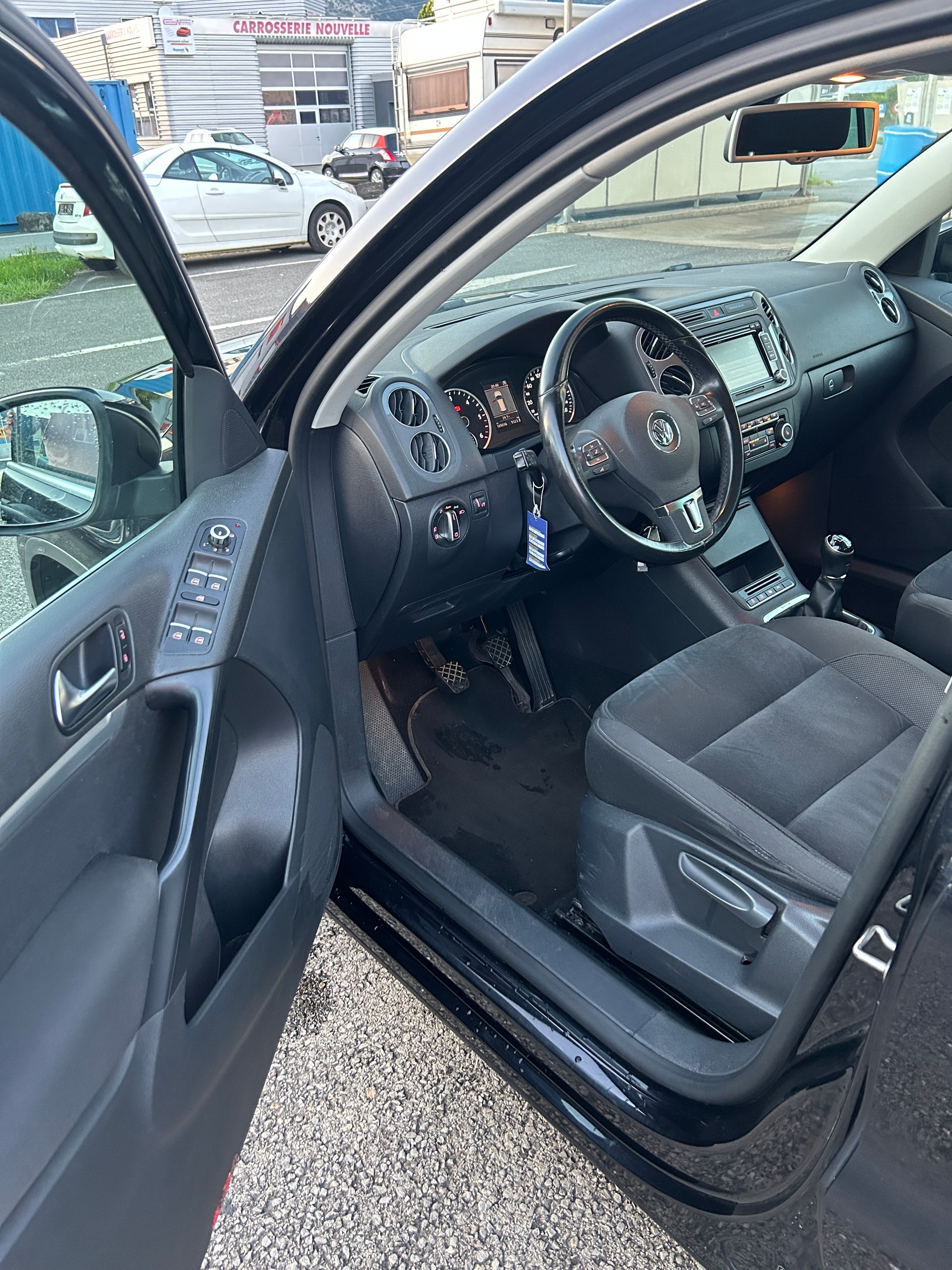 VW Tiguan 2.0 TDI BlueMotion Sport&Style 4Motion-image-10