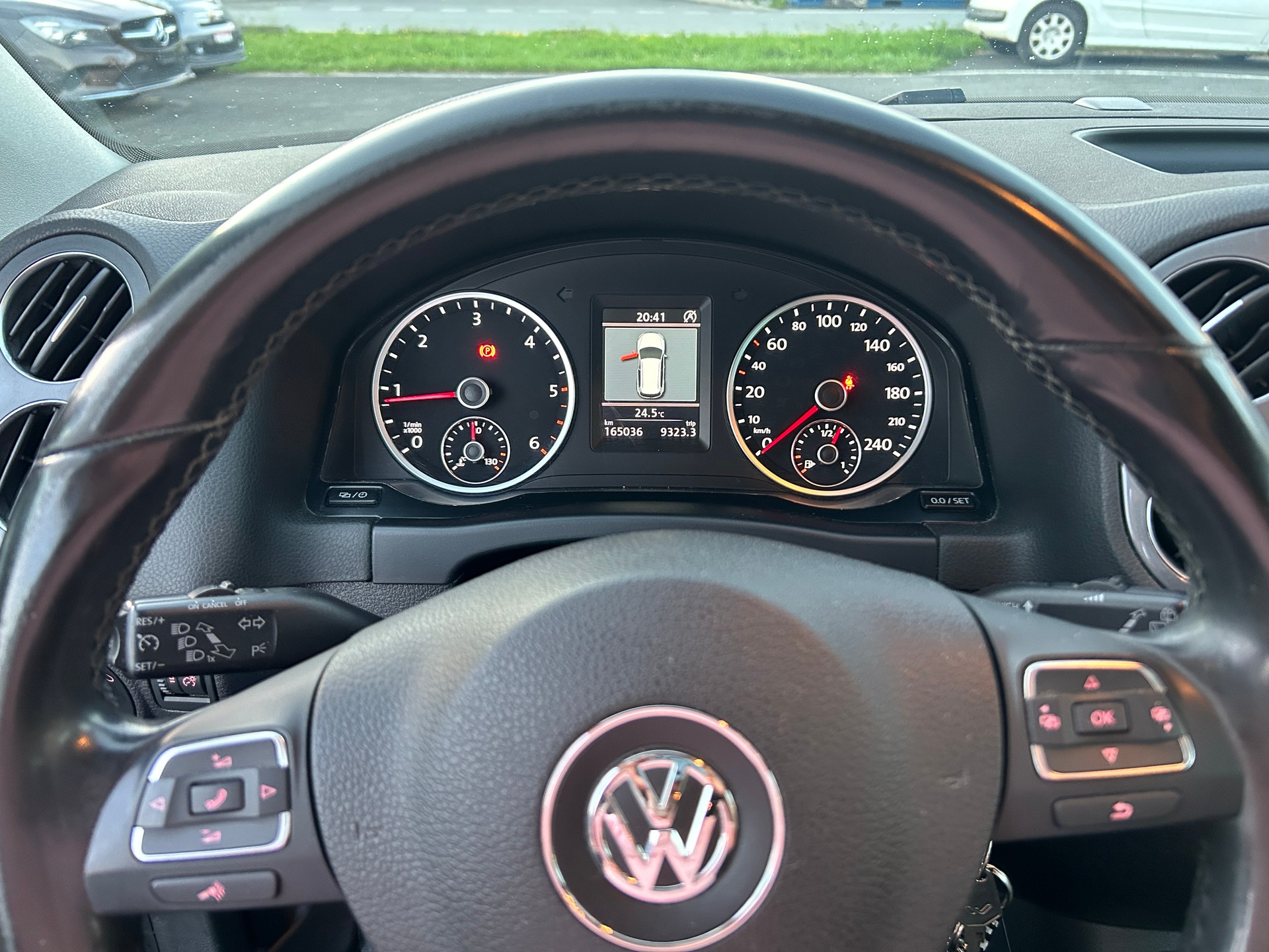 VW Tiguan 2.0 TDI BlueMotion Sport&Style 4Motion-image-11
