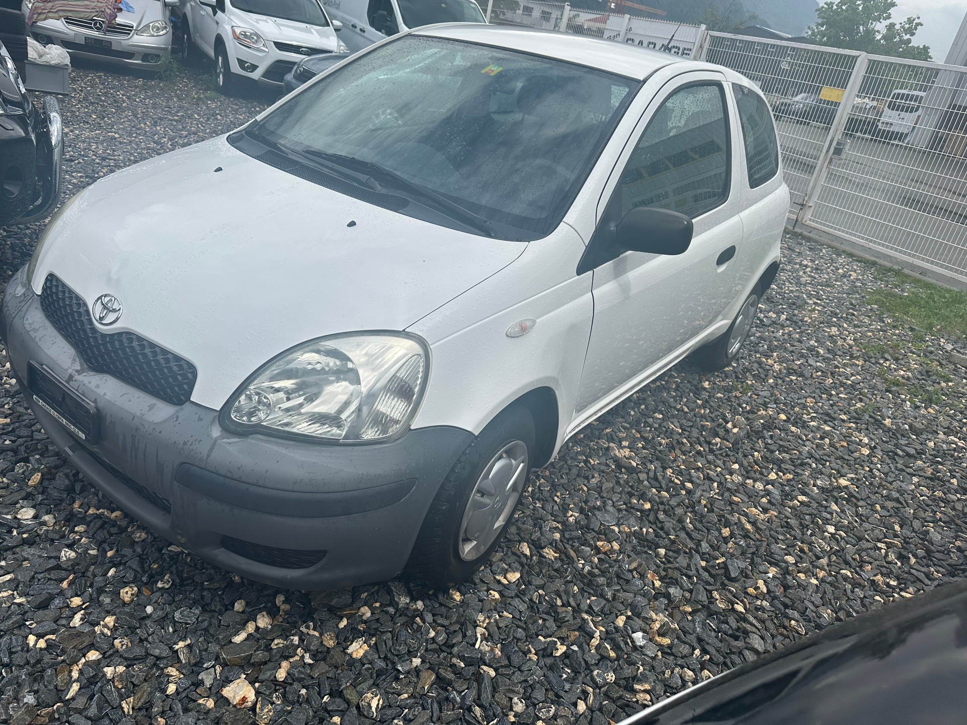 TOYOTA Yaris 1.0 Linea Sol-image-3