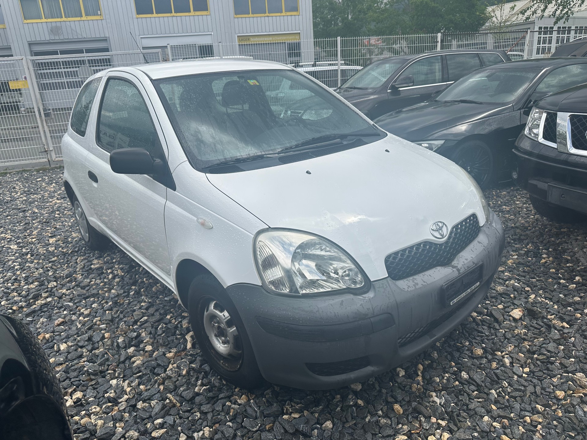 TOYOTA Yaris 1.0 Linea Sol-image-0