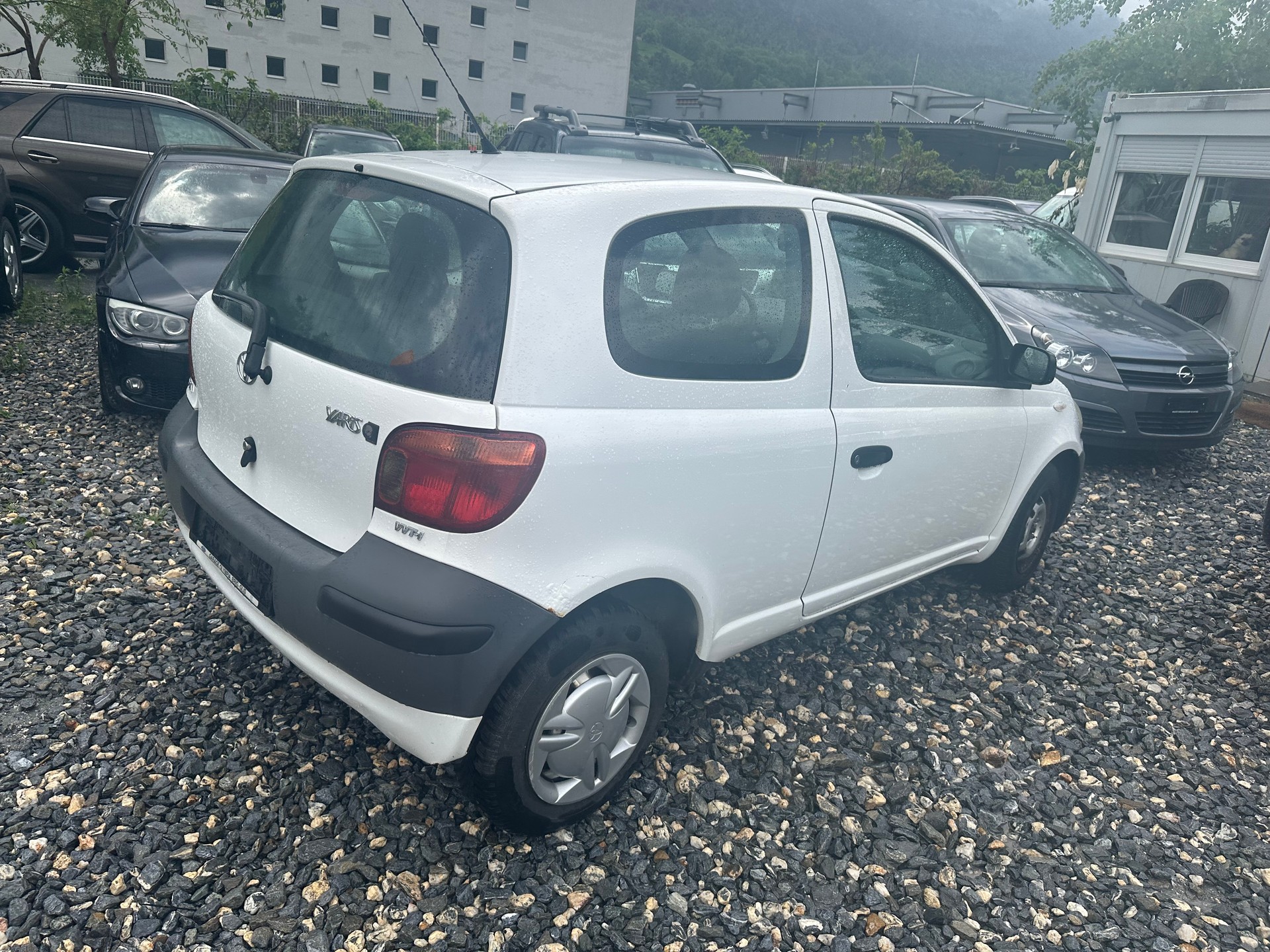 TOYOTA Yaris 1.0 Linea Sol-image-5
