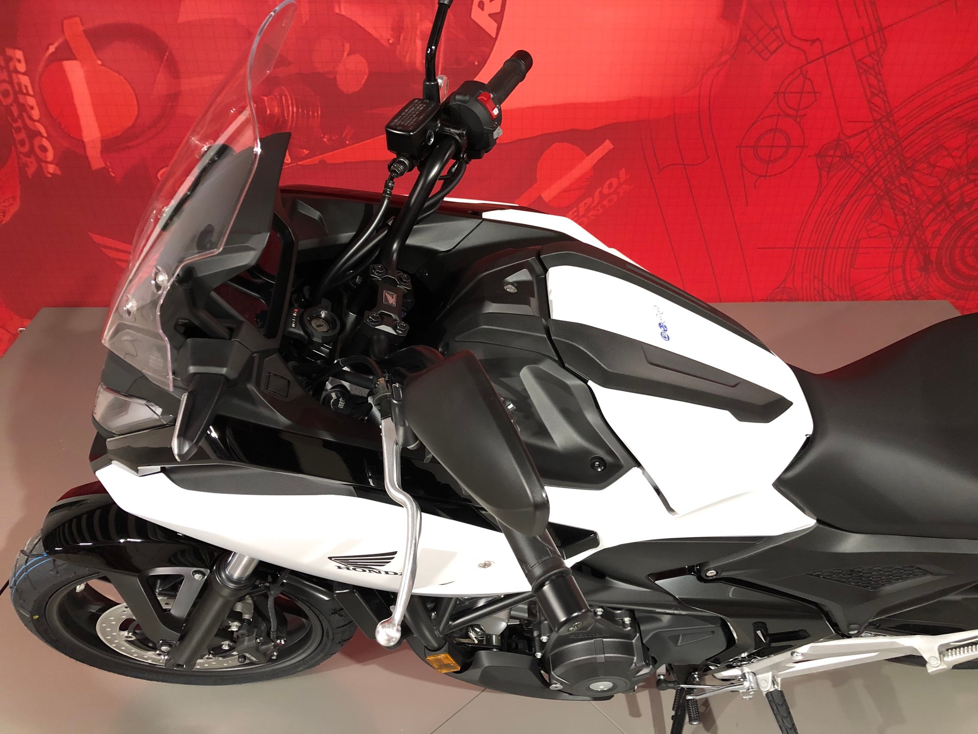 HONDA NC 750 X *35KW* *Neufahrzeug* *6Gang*-image-5