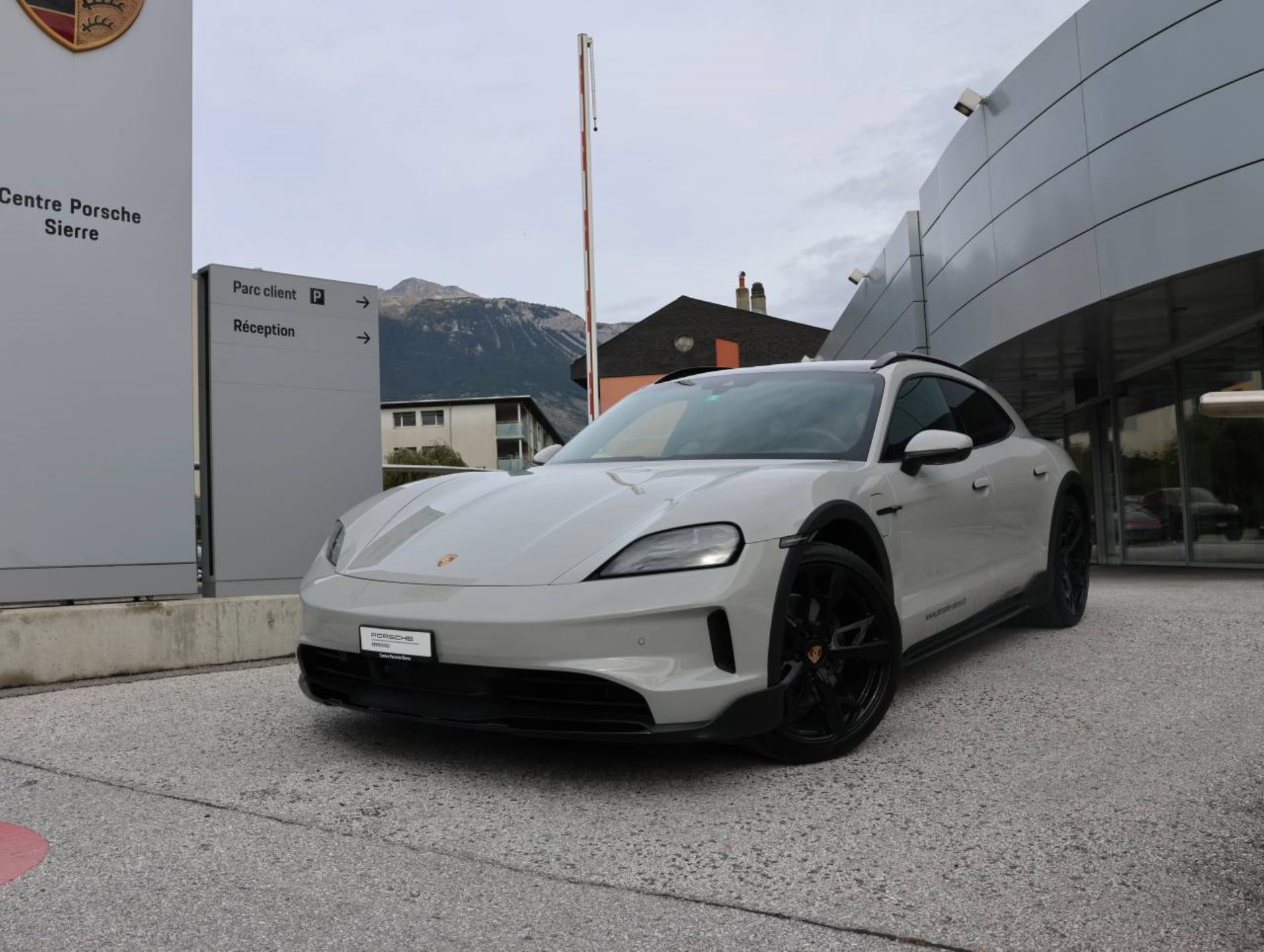 PORSCHE Taycan 4 Cross Turismo-image-0