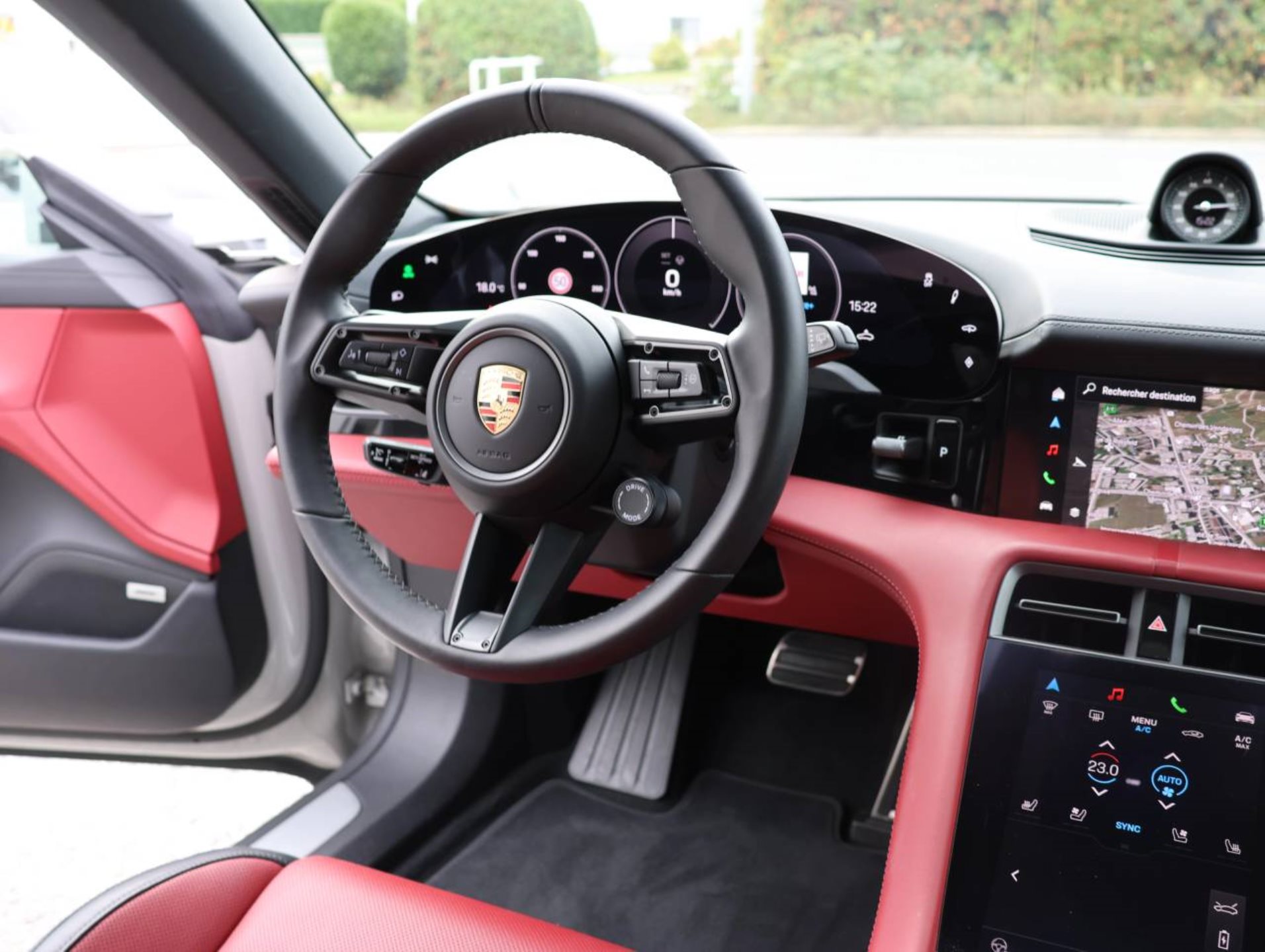 PORSCHE Taycan 4 Cross Turismo-image-12