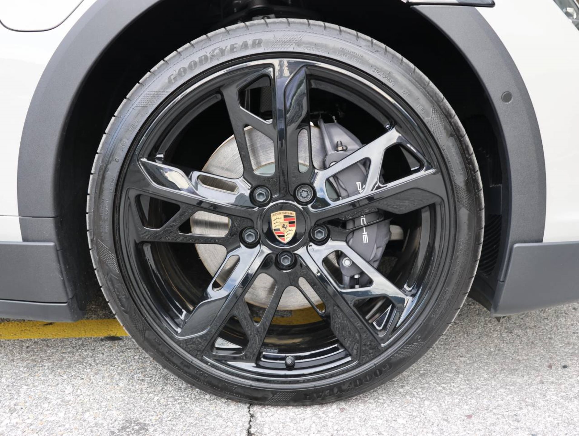PORSCHE Taycan 4 Cross Turismo-image-8
