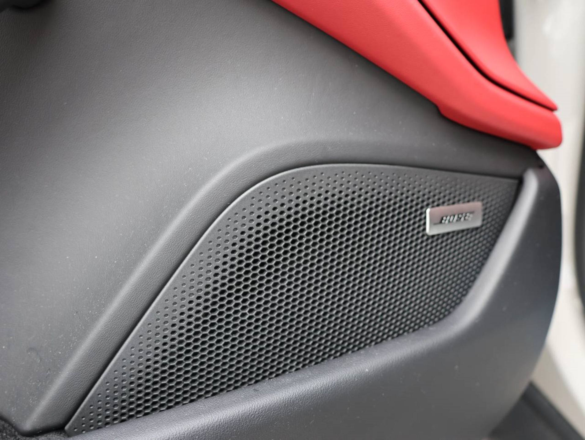 PORSCHE Taycan 4 Cross Turismo-image-25