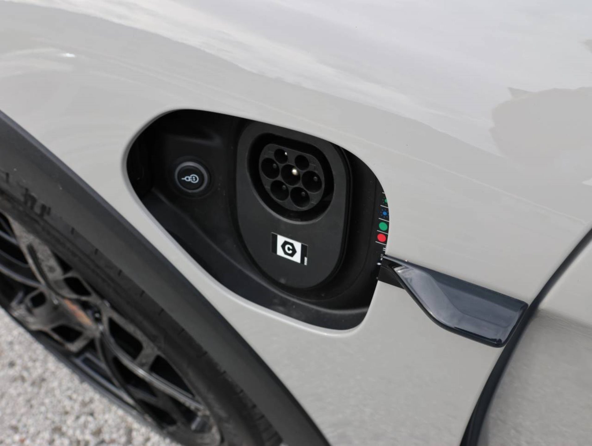 PORSCHE Taycan 4 Cross Turismo-image-21